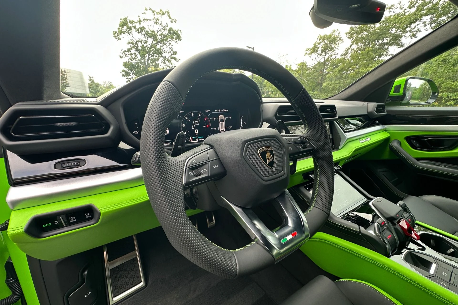 mph006_1929009098_New_2026_Lamborghini_Urus_SE_1788785792_76fe61529b