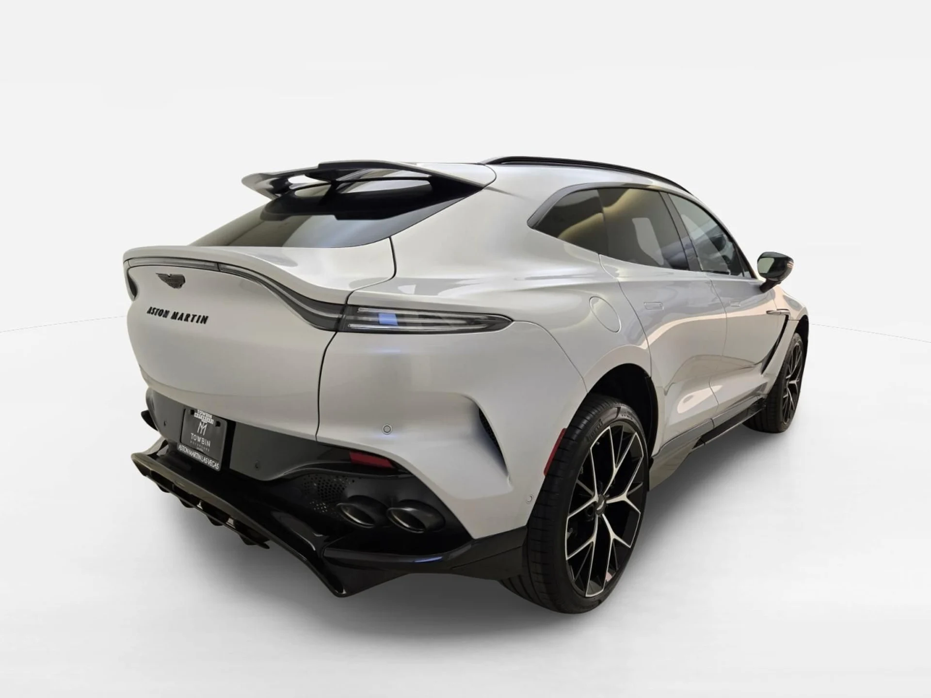 mph006_1931324321_New_2026_Aston_Martin_DBX_707_1781759955_fb60b32401