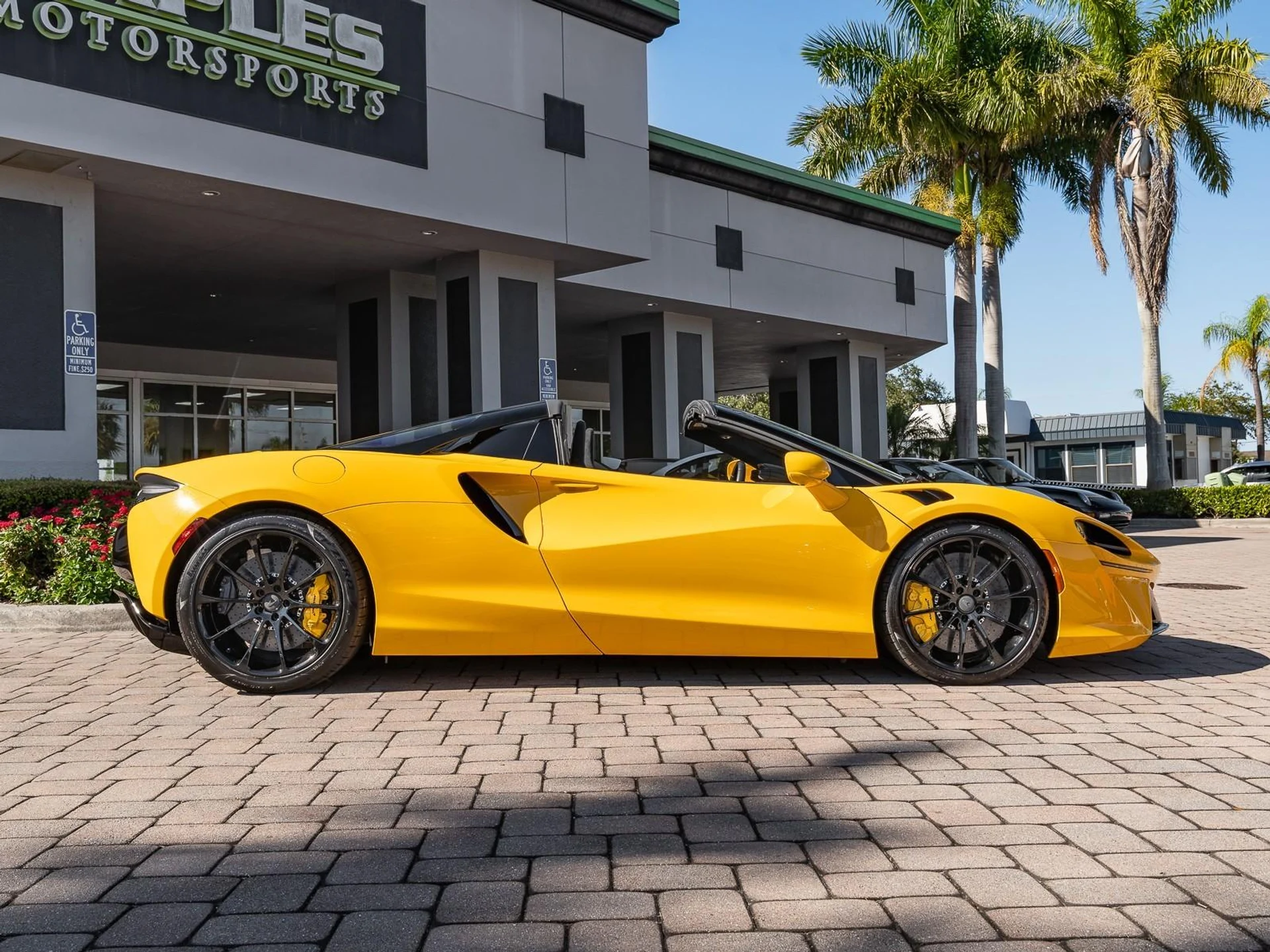 mph006_1936110336_Used_2025_Mc_Laren_Artura_Tech_Lux_1764082901_d325869b79