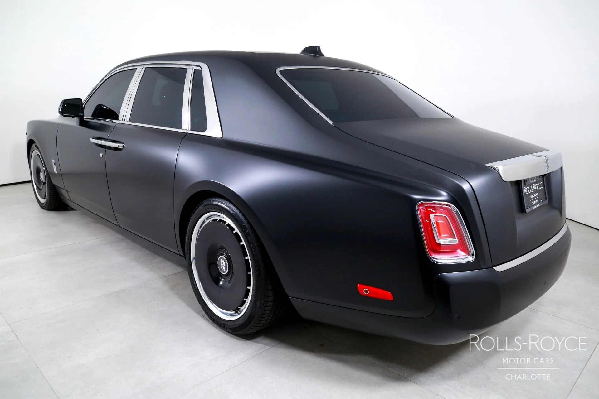 mph006_1936702873_Used_2025_Rolls_Royce_Phantom_1759509476_af5a718abc