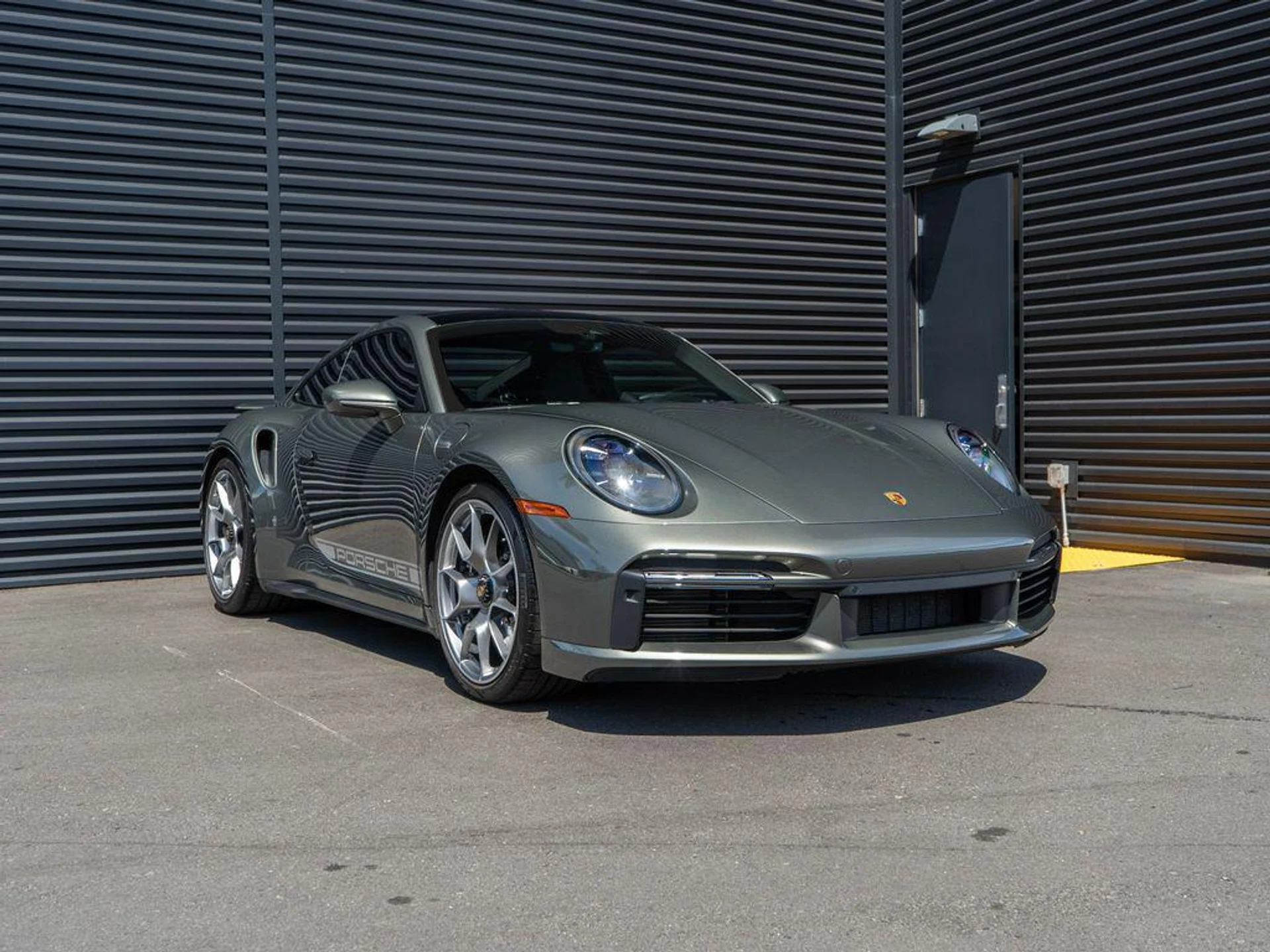 mph006_1937690825_fsq_H_Fx_P_Fsh9zr5_Lzz_E5_WVM_Kfi_Fg_3426d6c57a