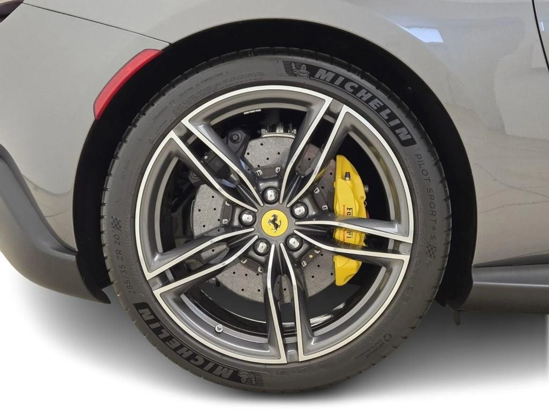 mph006_1940320779_Used_2024_Ferrari_Roma_1771612405_21959f27a1