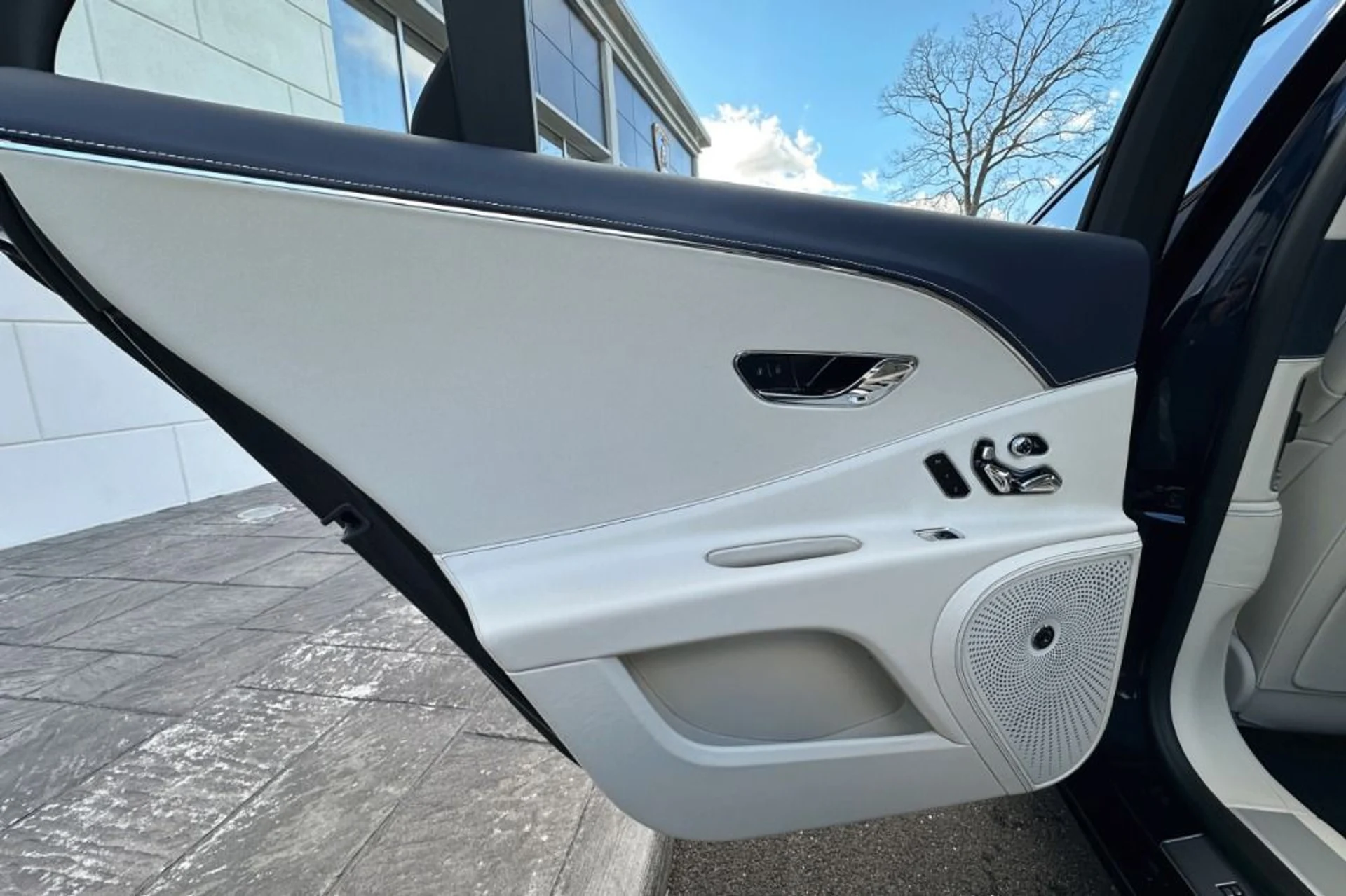 mph006_1949944384_New_2026_Bentley_Flying_Spur_1765792649_358b74a2cd