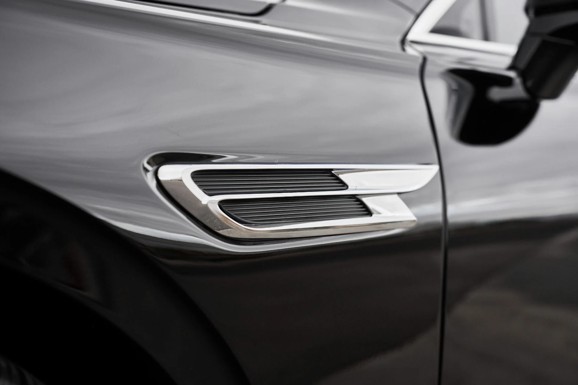 mph006_1950243538_Used_2022_Bentley_Flying_Spur_V8_1763502773_de8871a262