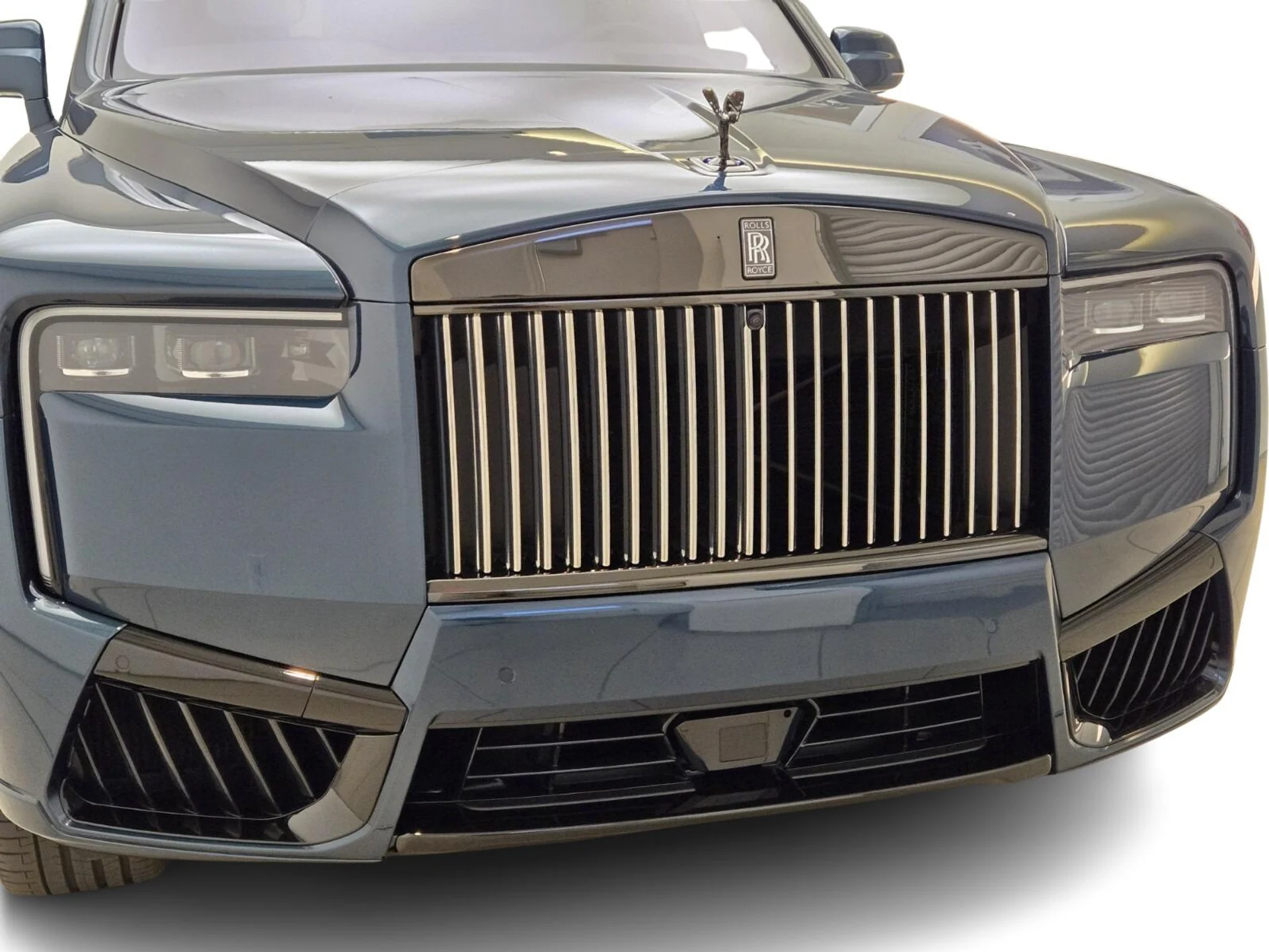 mph006_1960588091_Used_2025_Rolls_Royce_Cullinan_Black_Badge_1770446926_953d9b4dc3