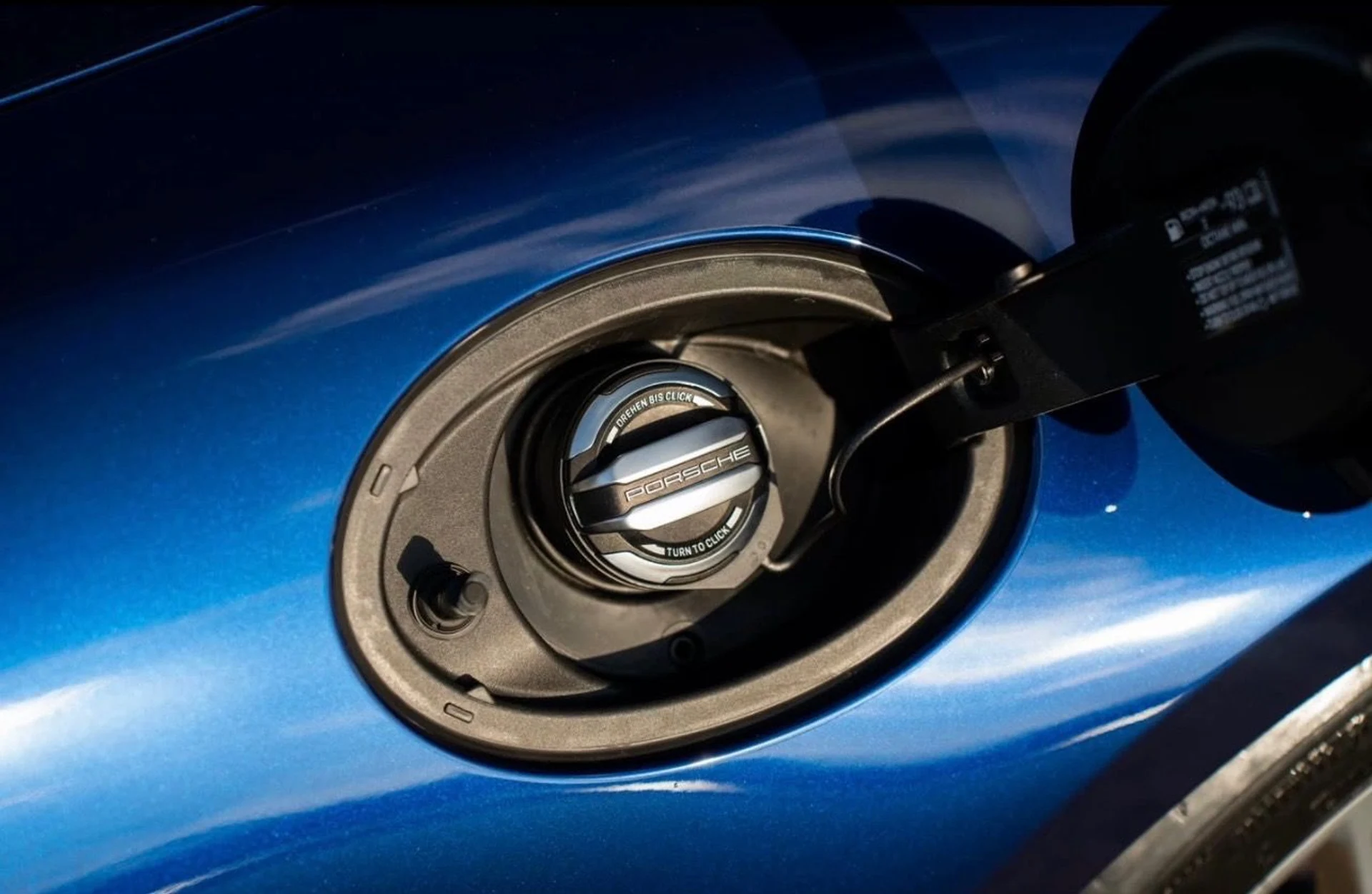 mph006_1963160036_Used_2024_Porsche_911_GT_3_1774535206_5ffa38a932