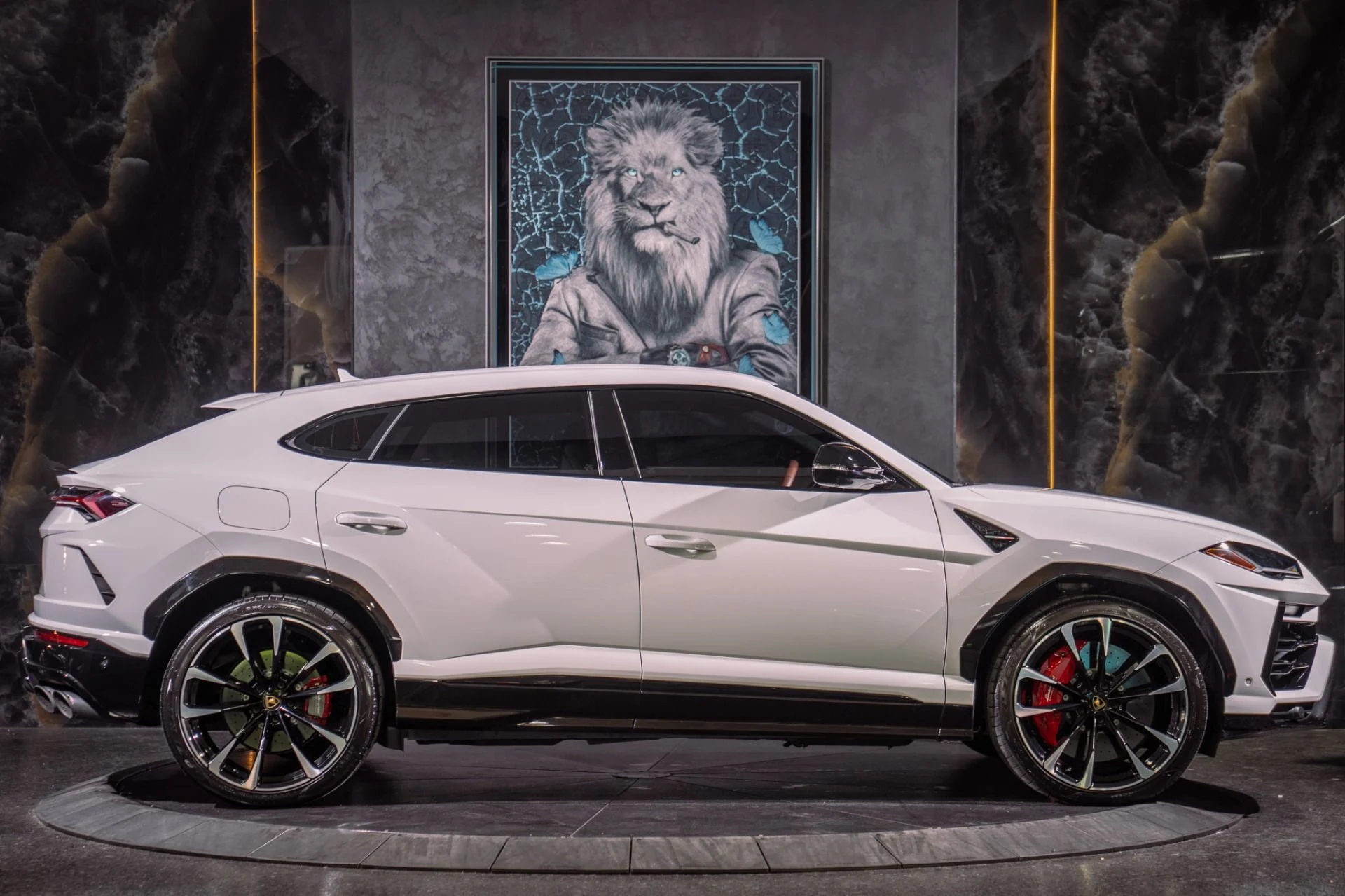 mph006_1963286929_Used_2022_Lamborghini_Urus_Full_Carbon_Interior_Package_1792255478_bdeb5ad3c3