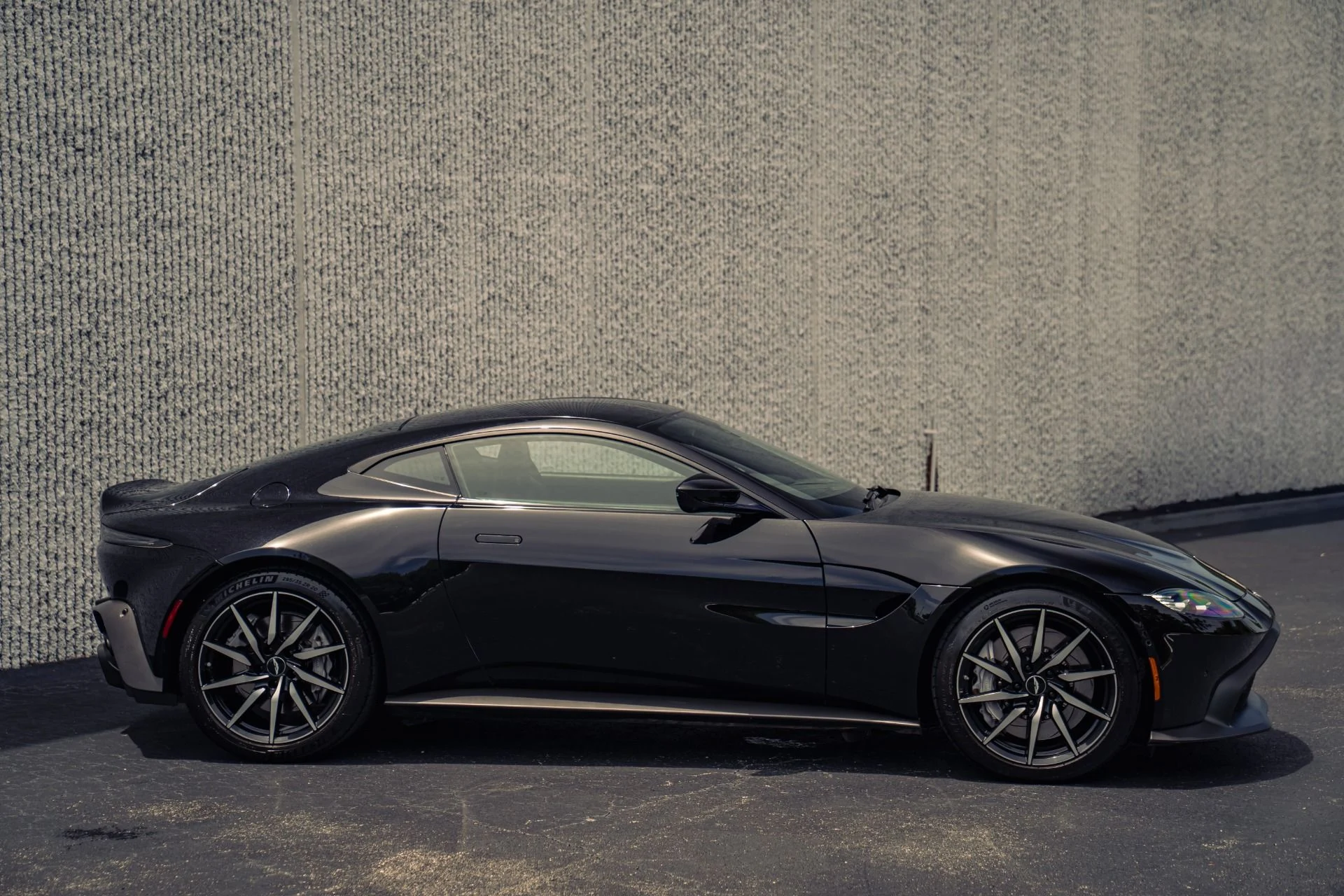 mph006_196549896_Used_2020_Aston_Martin_Vantage_1786737751_733b76afbc