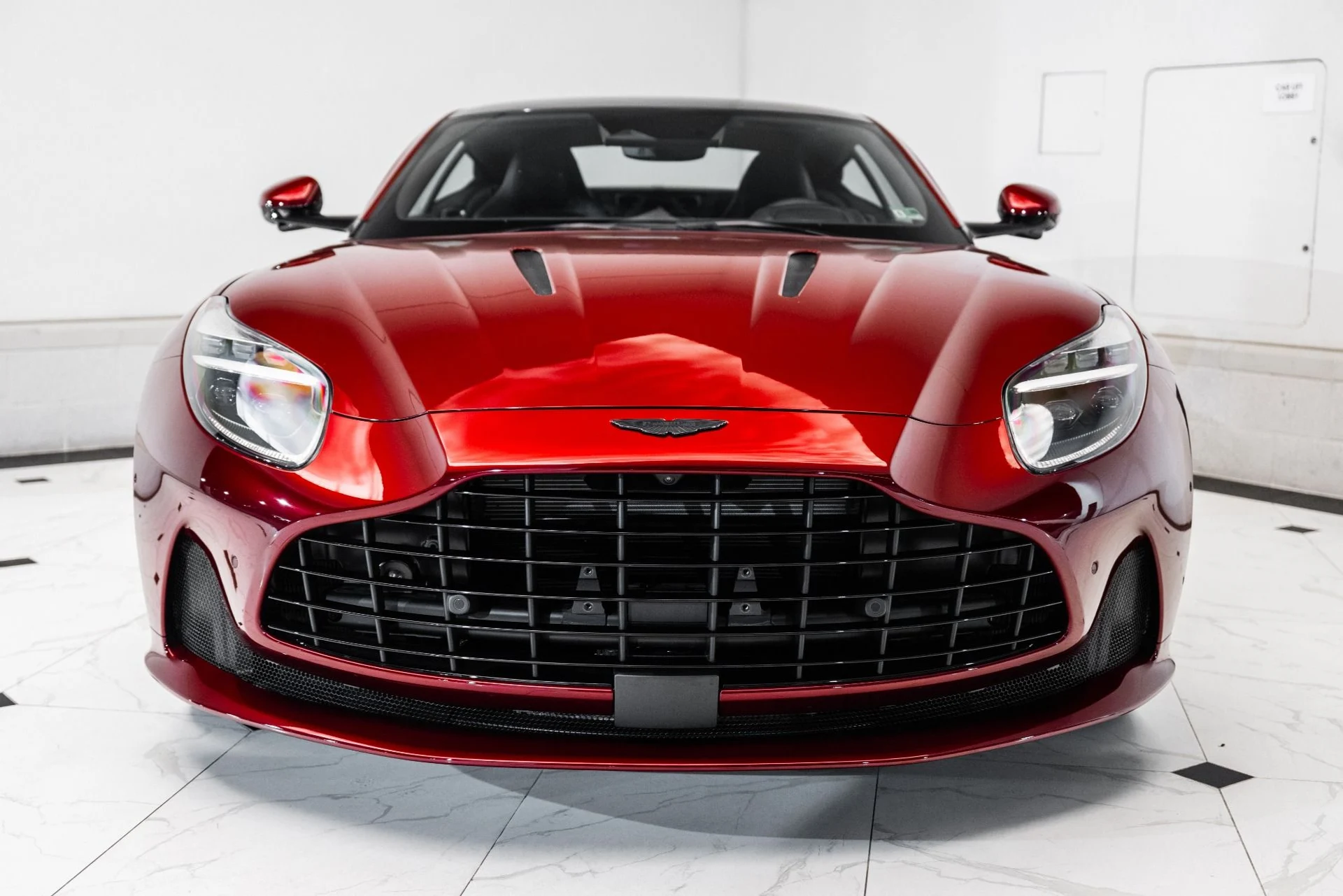 mph006_1966261911_Used_2025_Aston_Martin_DB_12_Coupe_1748960287_fc56f2a9d9