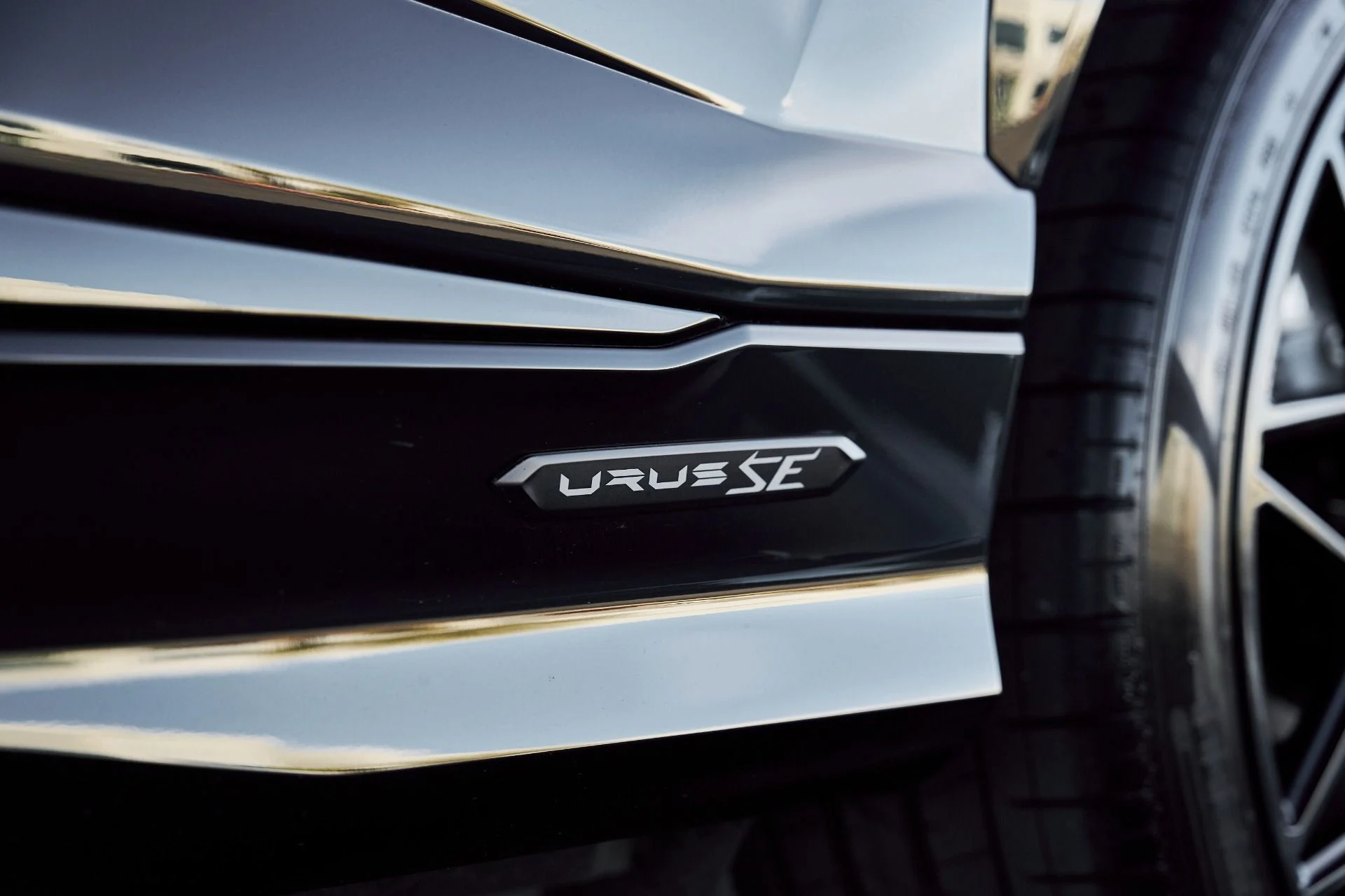 mph006_1969985_Used_2025_Lamborghini_Urus_SE_1767720828_6dcfbbcf5a