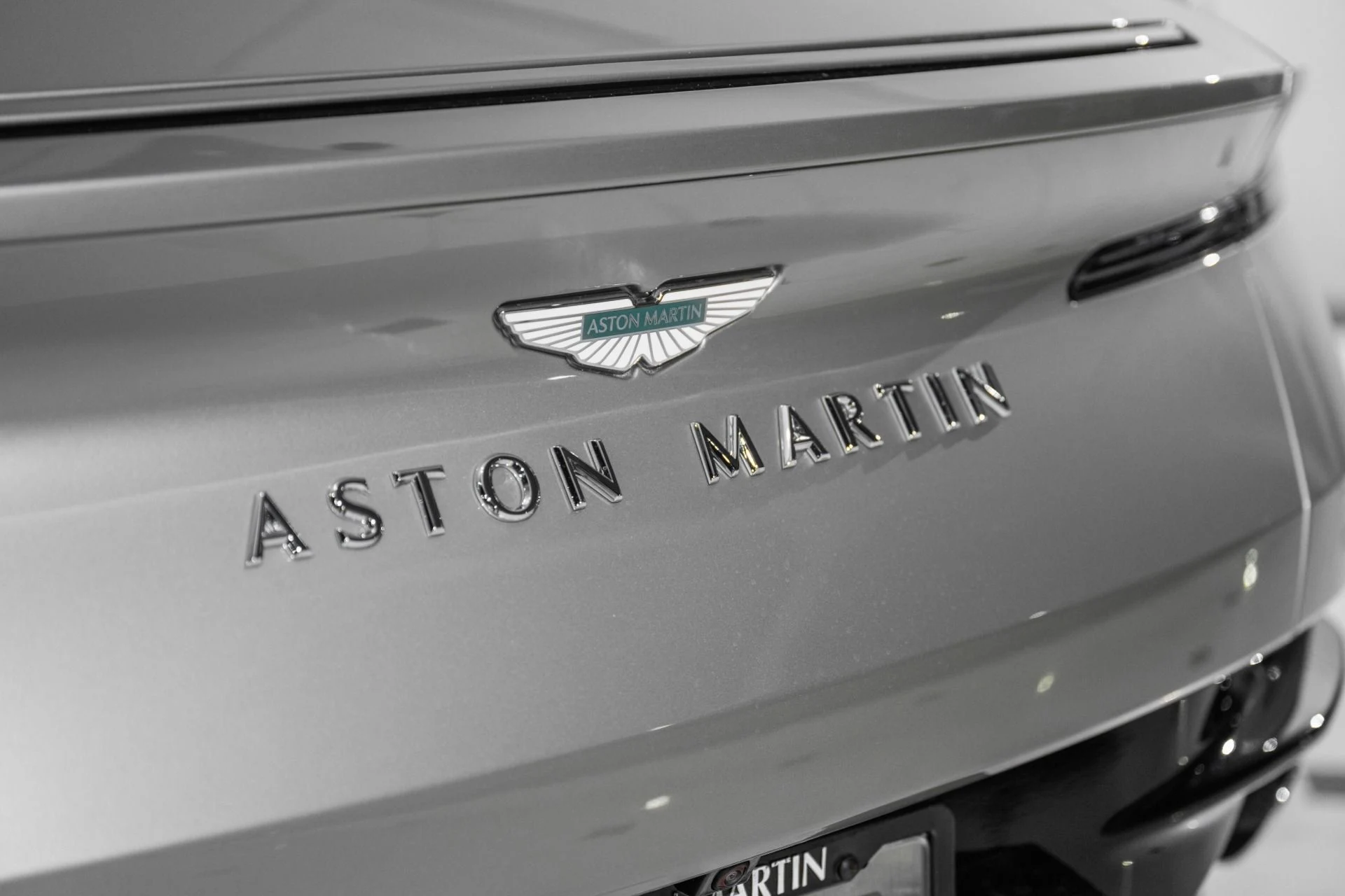 mph006_1972254150_New_2026_Aston_Martin_DB_12_Gold_Finger_V8_1764191230_b410403158