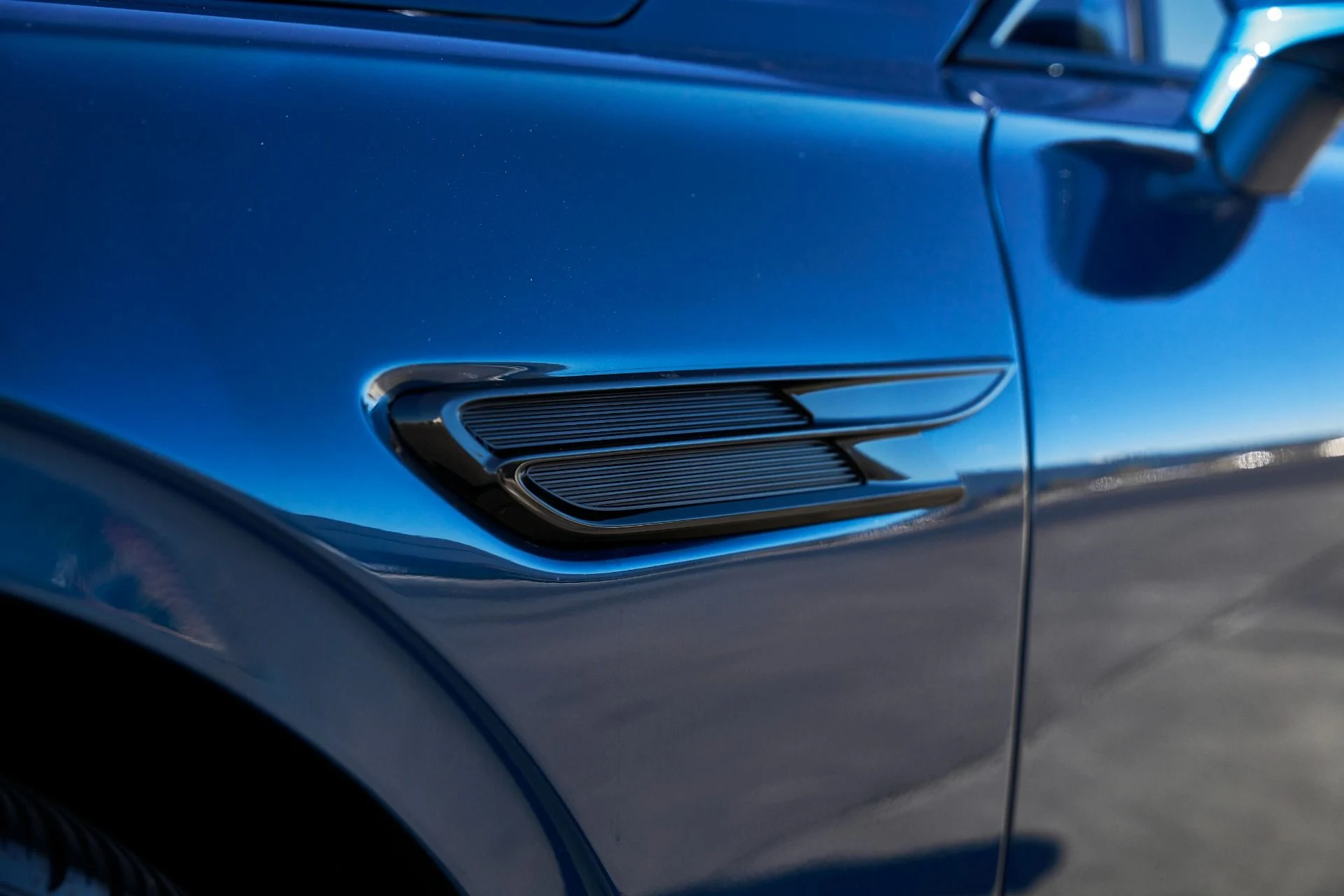 mph006_1976548699_Used_2024_Bentley_Flying_Spur_Mulliner_V8_1768876535_17660b4969