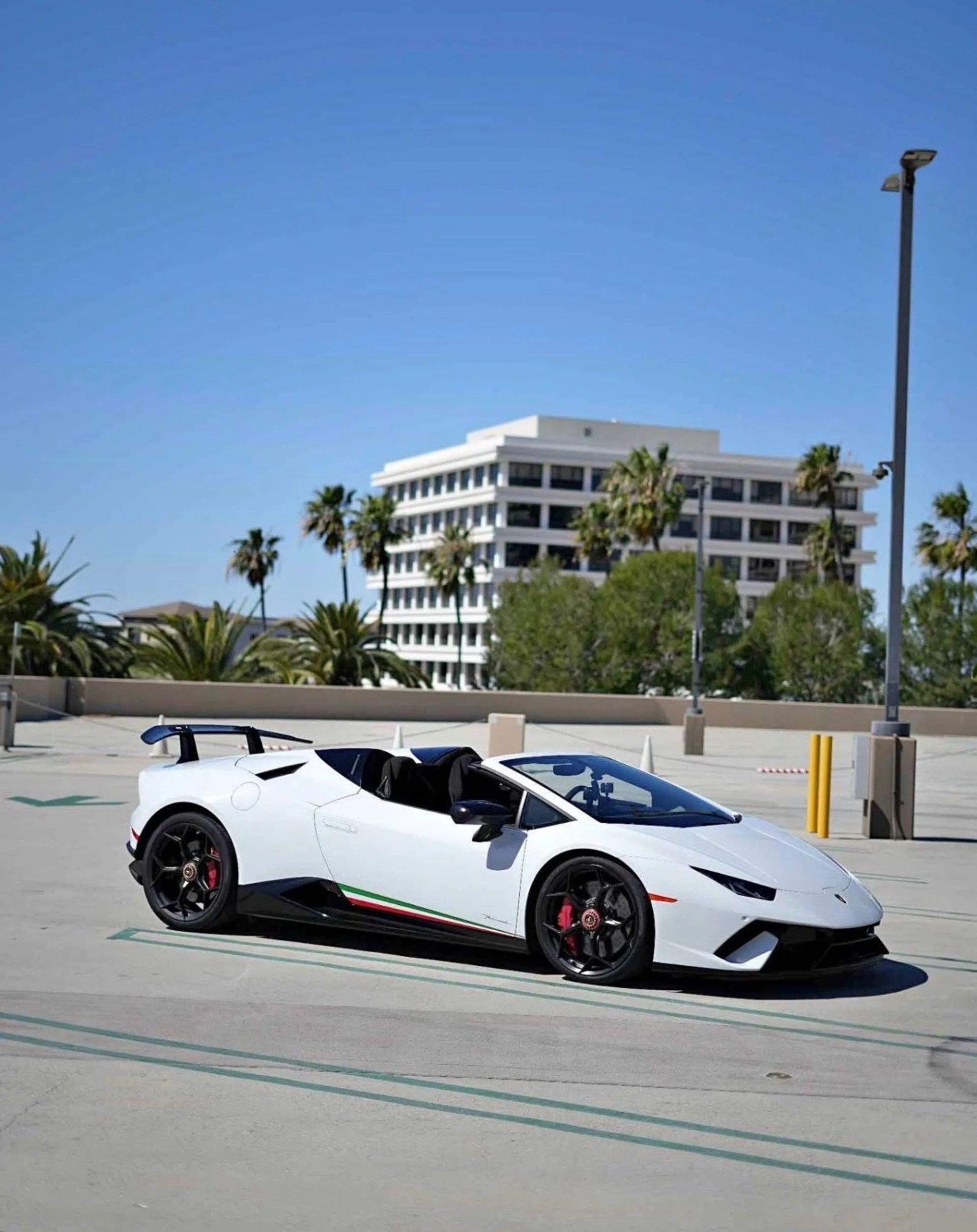 mph006_1979714016_Used_2018_Lamborghini_Huracan_LP_640_4_Performante_Spyder_1776111575_81fd95c17a