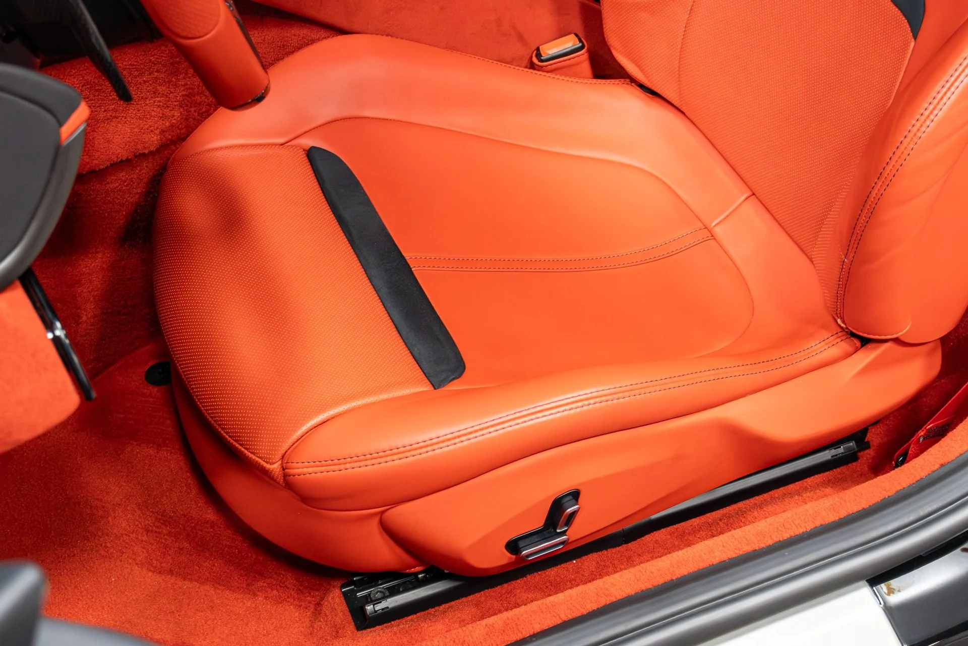 mph006_1984347767_Used_2022_Ferrari_Roma_1775684538_9fdeb8ba75