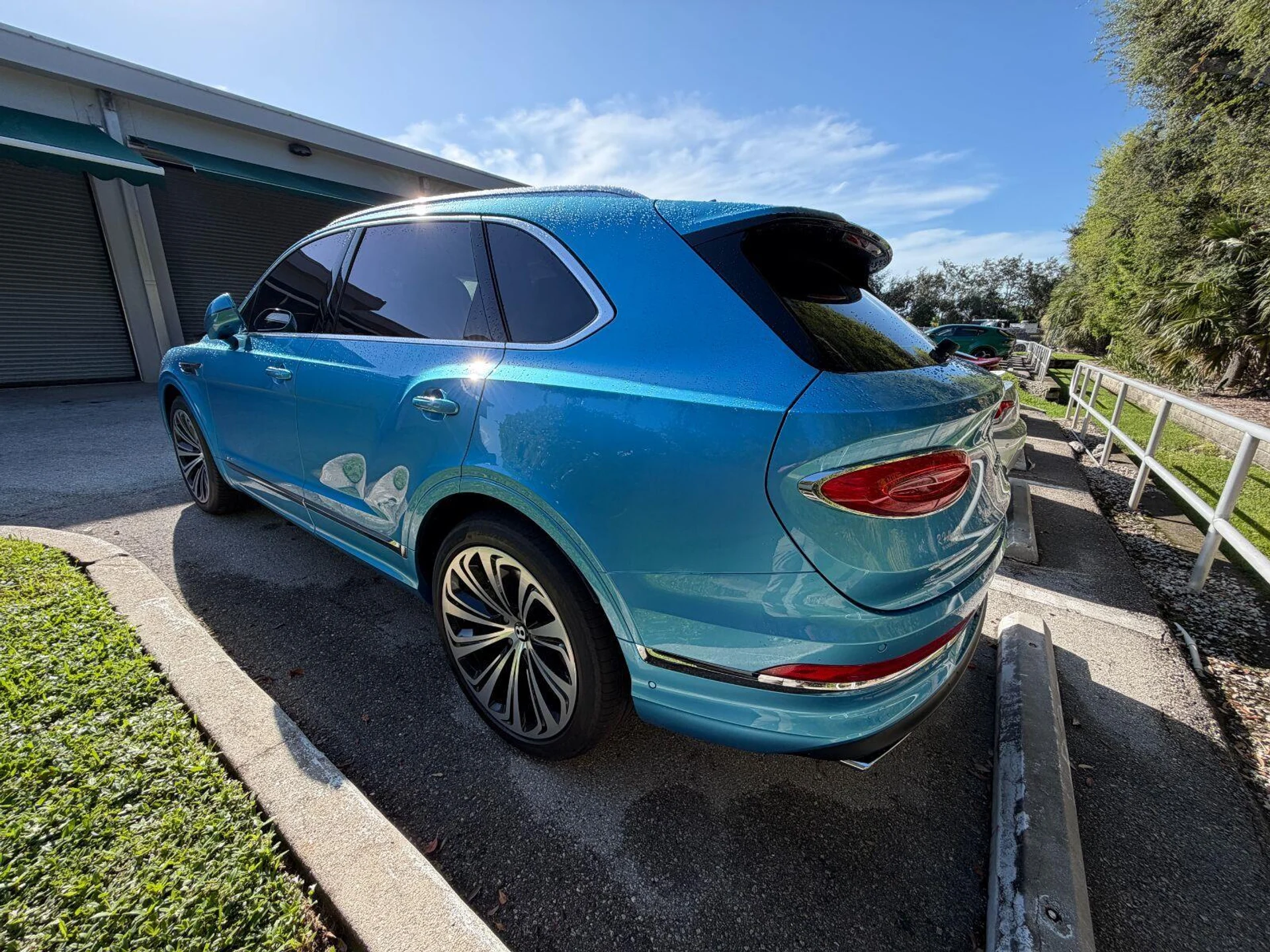 mph006_1996549494_Used_2022_Bentley_Bentayga_V8_1789657404_627103e515