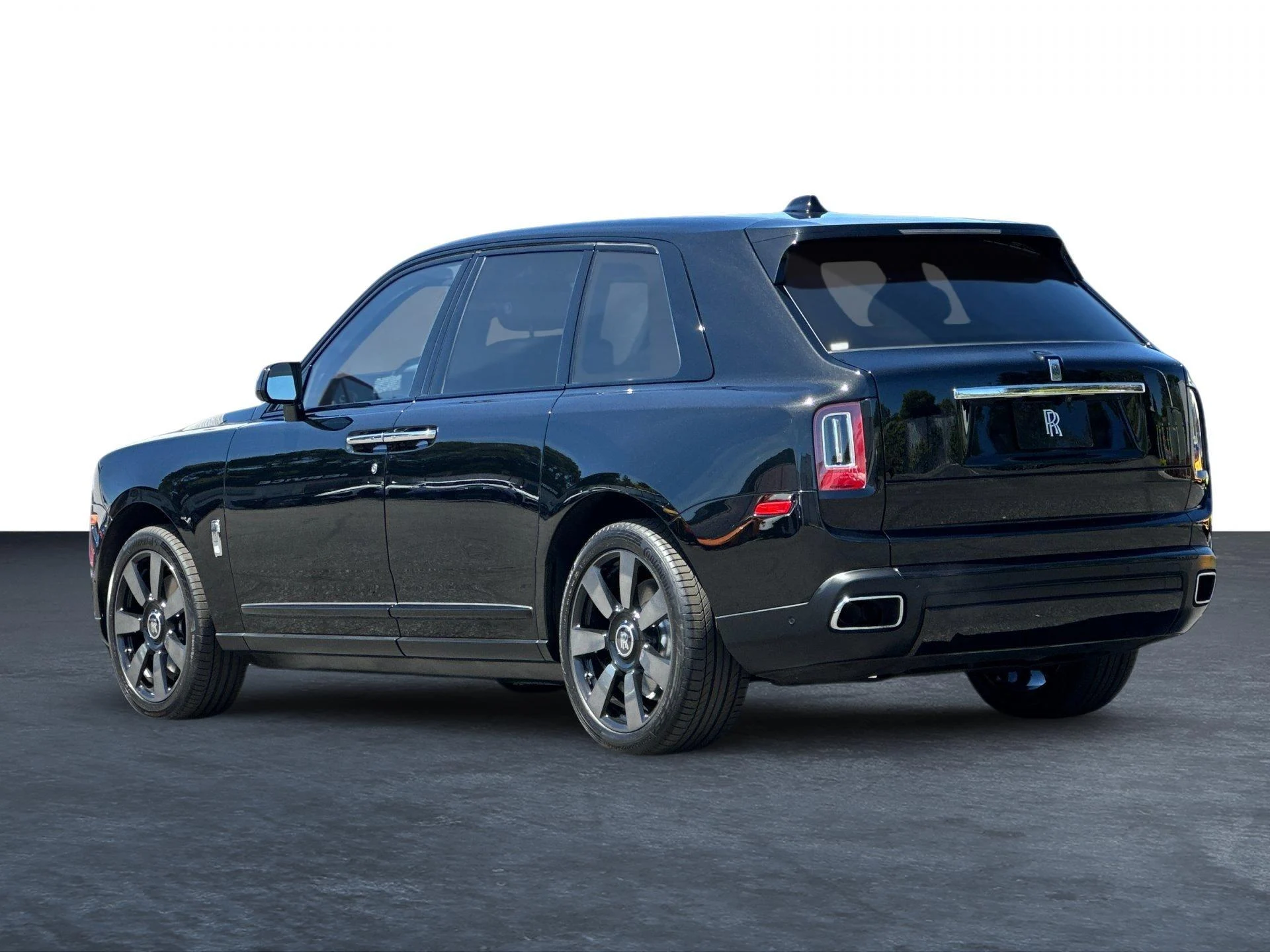 mph006_2019071333_Used_2023_Rolls_Royce_Cullinan_1777018512_7feb90288f