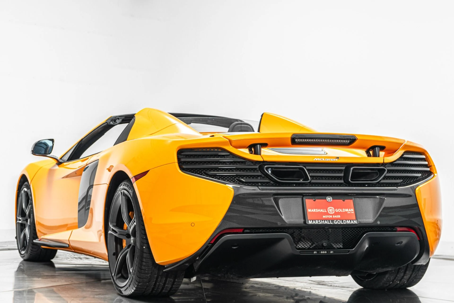 mph006_2023300399_Used_2015_Mc_Laren_650_S_Spider_Interior_and_Exterior_Carbon_Packs_Suspension_Lifter_1778269559_3de8c9176f