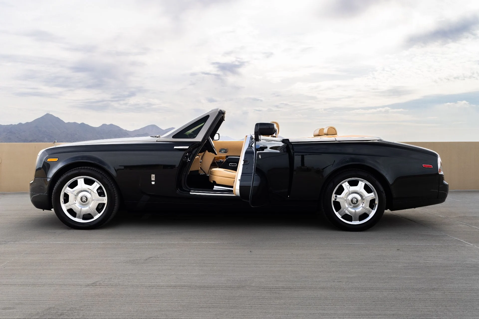 mph006_2025793786_Used_2009_Rolls_Royce_Phantom_Drophead_Coupe_1775064256_291702c524