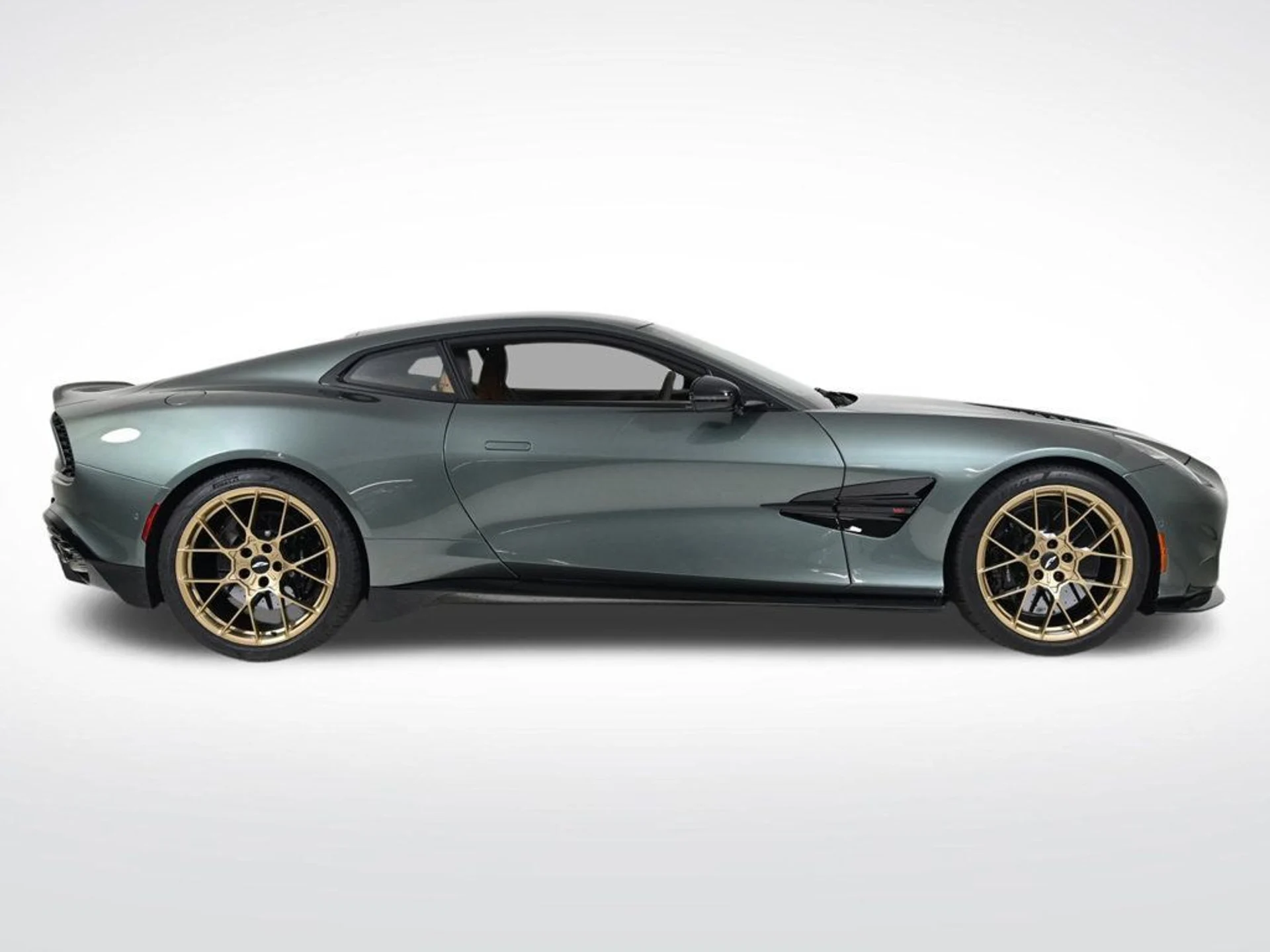 mph006_2026459052_new_2025_aston_martin_vanquish_coupe_11350_22897480_6_1024_4aa5a4c8b1