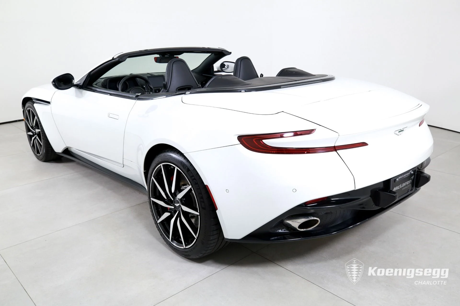 mph006_2029371338_Used_2020_Aston_Martin_DB_11_Volante_1782494523_e884bea109