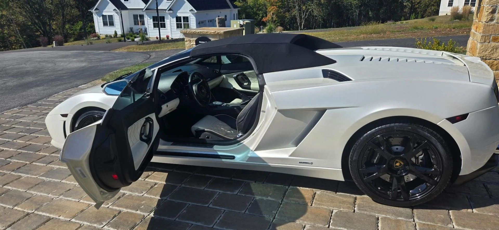 mph006_2032841025_Used_2011_Lamborghini_Gallardo_LP_560_4_Spyder_1759961655_9f5f00ac9a