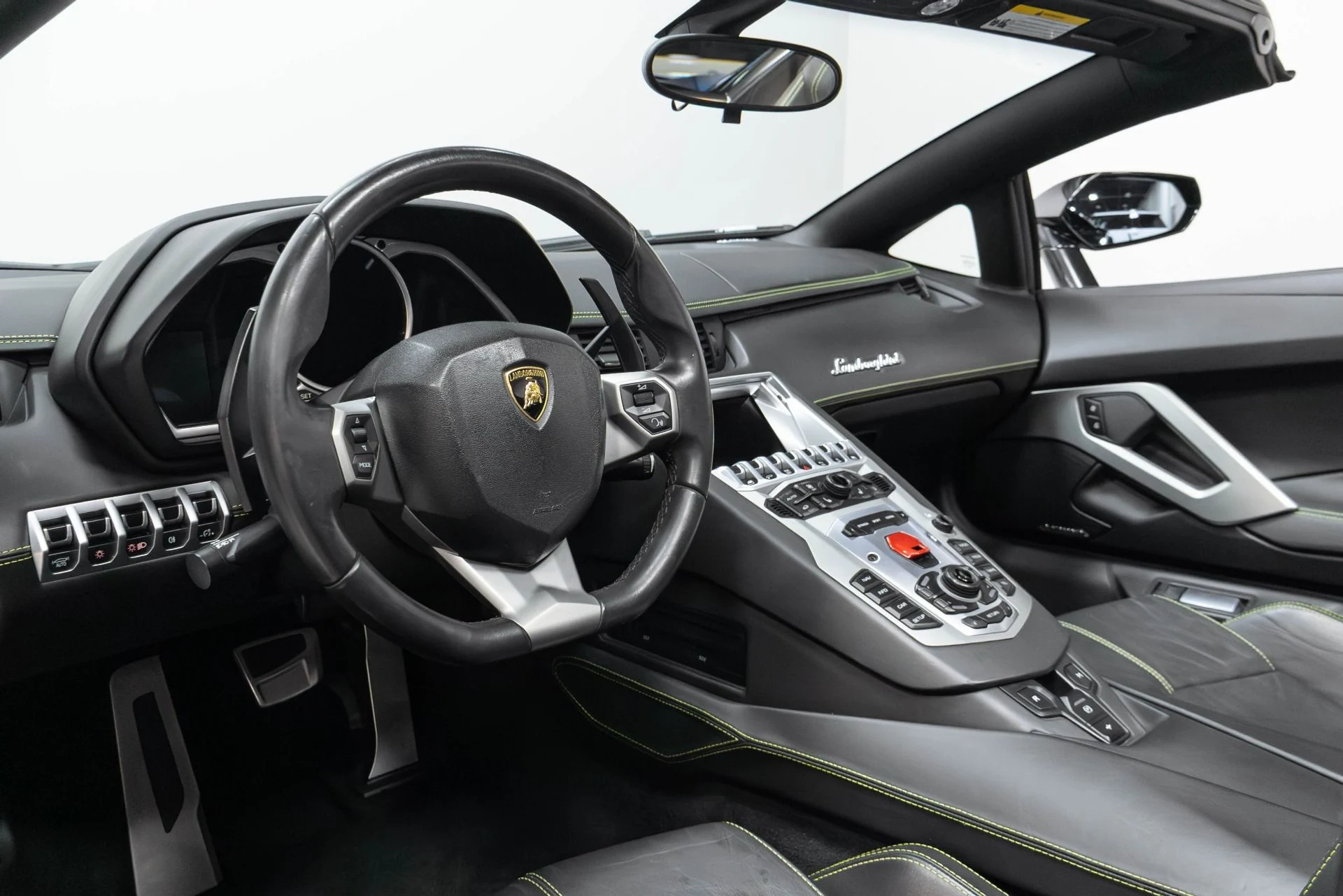 mph006_2037919181_Used_2015_Lamborghini_Aventador_LP_700_4_1780593182_8665bb95b5