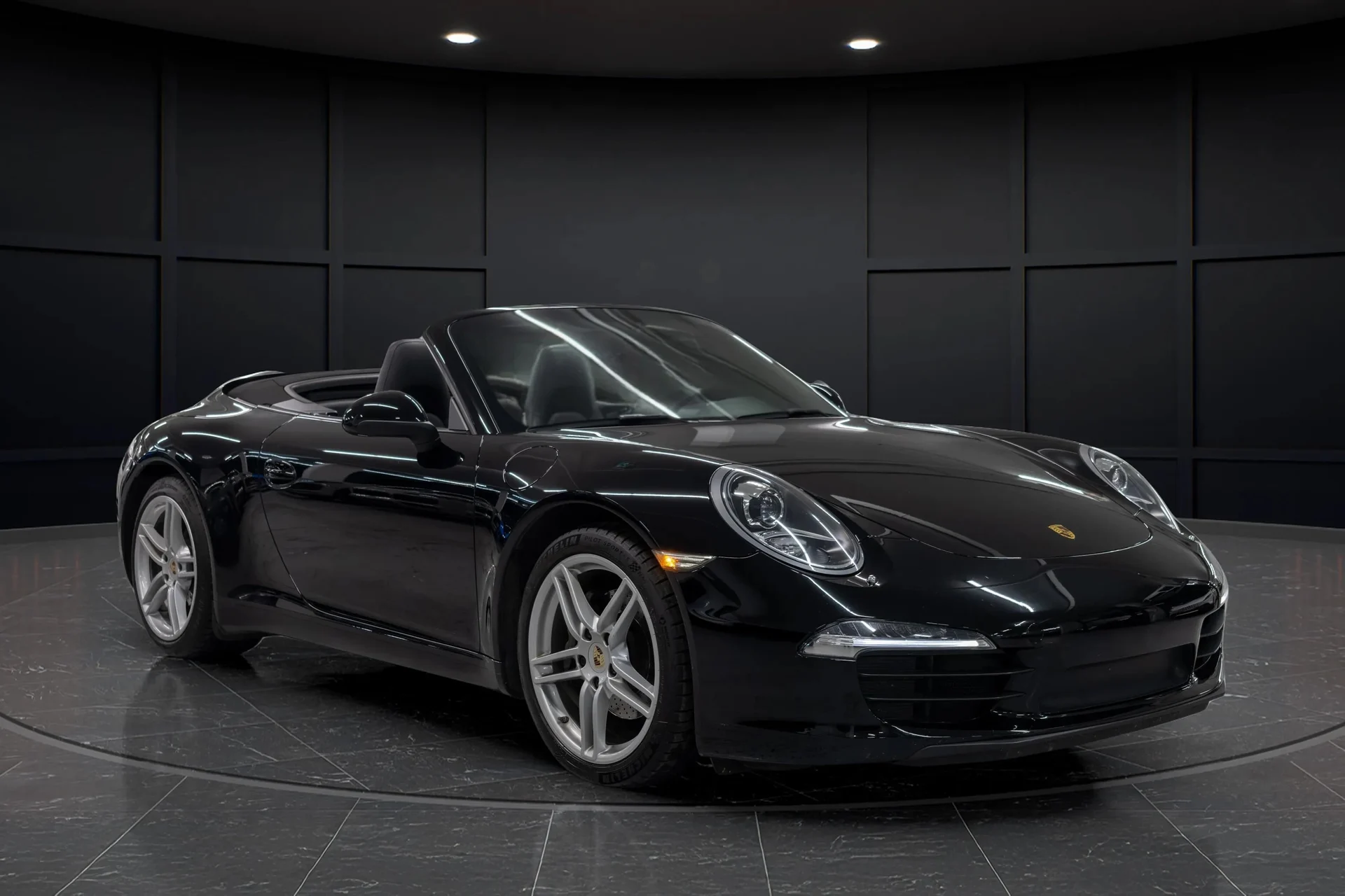 mph006_2038562458_bec60602_fcfd_4017_b08f_8744b29a3fd3_1_5_Exterior_201220_Porsche2091120_Carrera20_Cabriolet2028_WP_0_CA_2_A98_CS_14039029_11_60df10e979