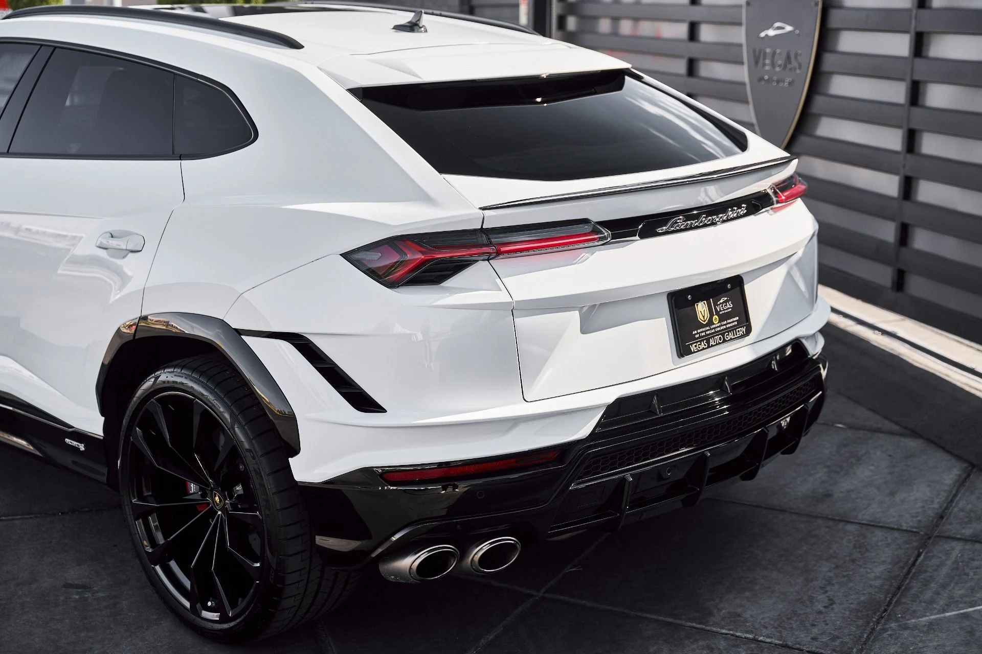 mph006_2043620316_Used_2023_Lamborghini_Urus_S_1784684425_c43d53c5eb