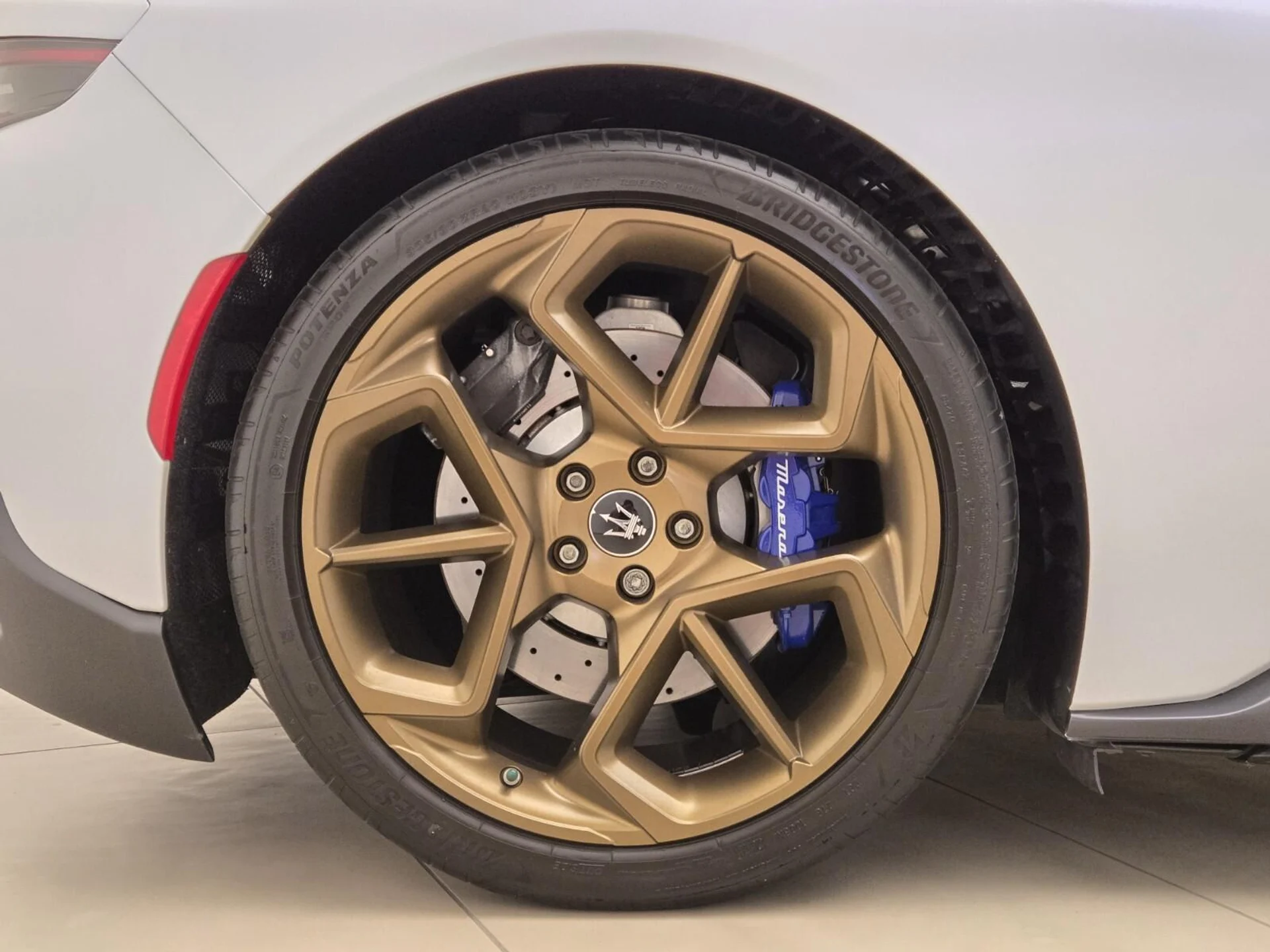 mph006_2045962540_Used_2022_Maserati_MC_20_1787731953_3eeeb3184c