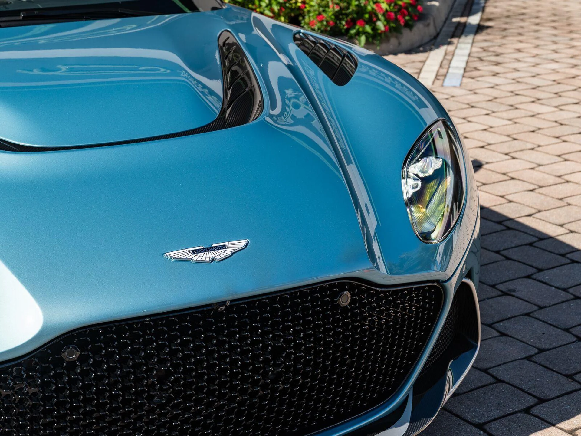 mph006_2052191691_Used_2023_Aston_Martin_DBS_770_Ultimate_1792180987_7e5cf433de