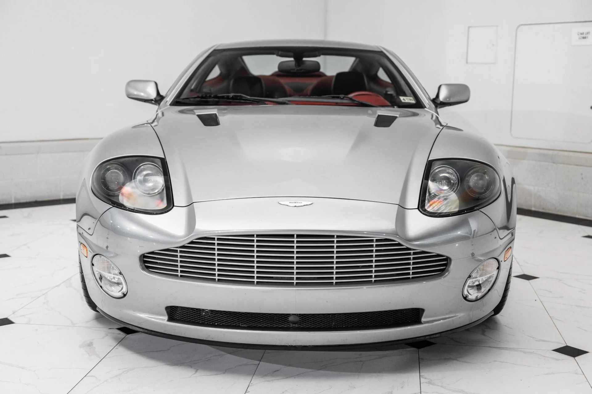 mph006_2053053794_Used_2002_Aston_Martin_Vanquish_V12_1750947116_f4aed0f7ab