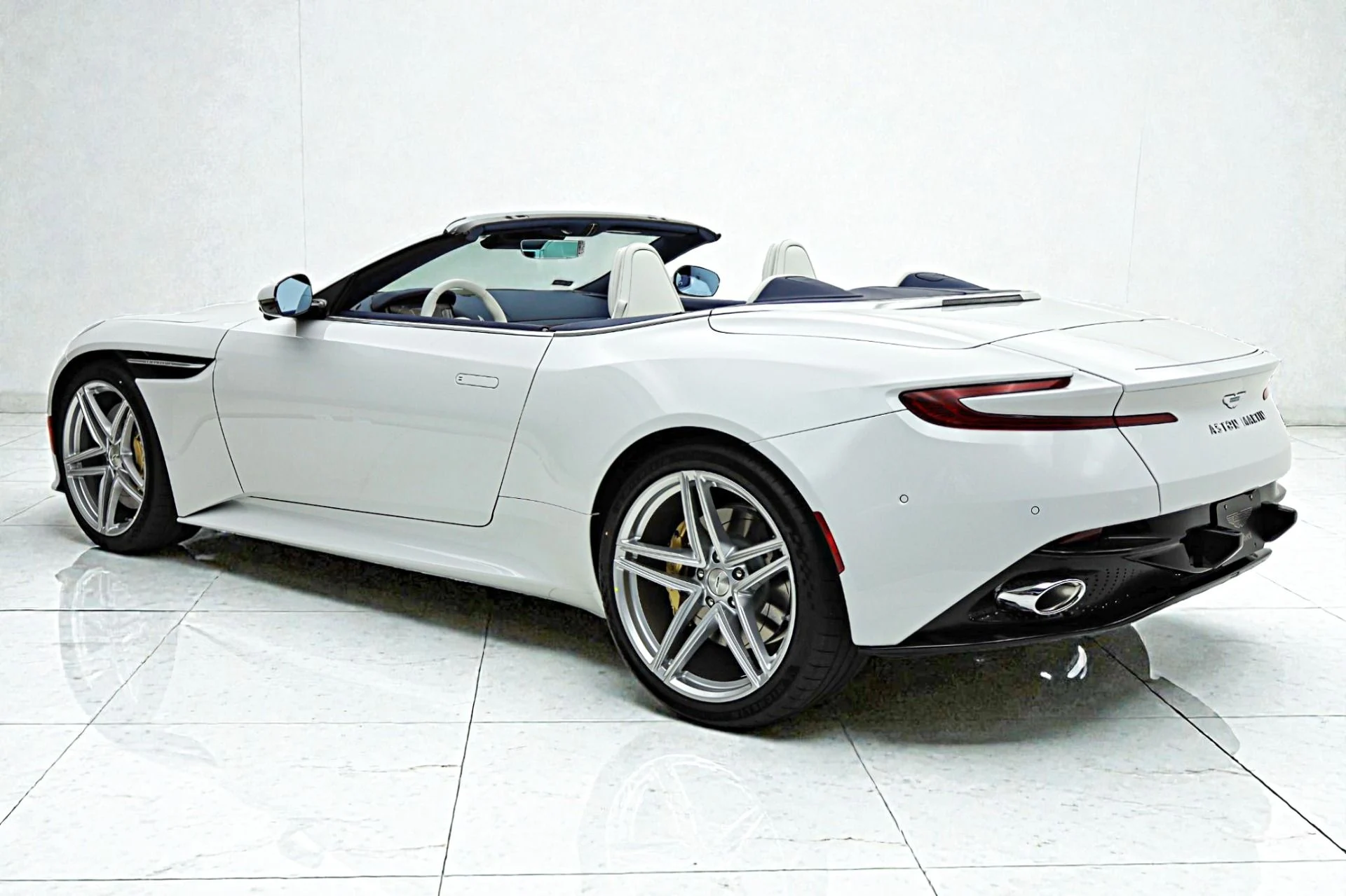 mph006_2054656990_Used_2026_Aston_Martin_DB_12_Volante_cd7180aeba