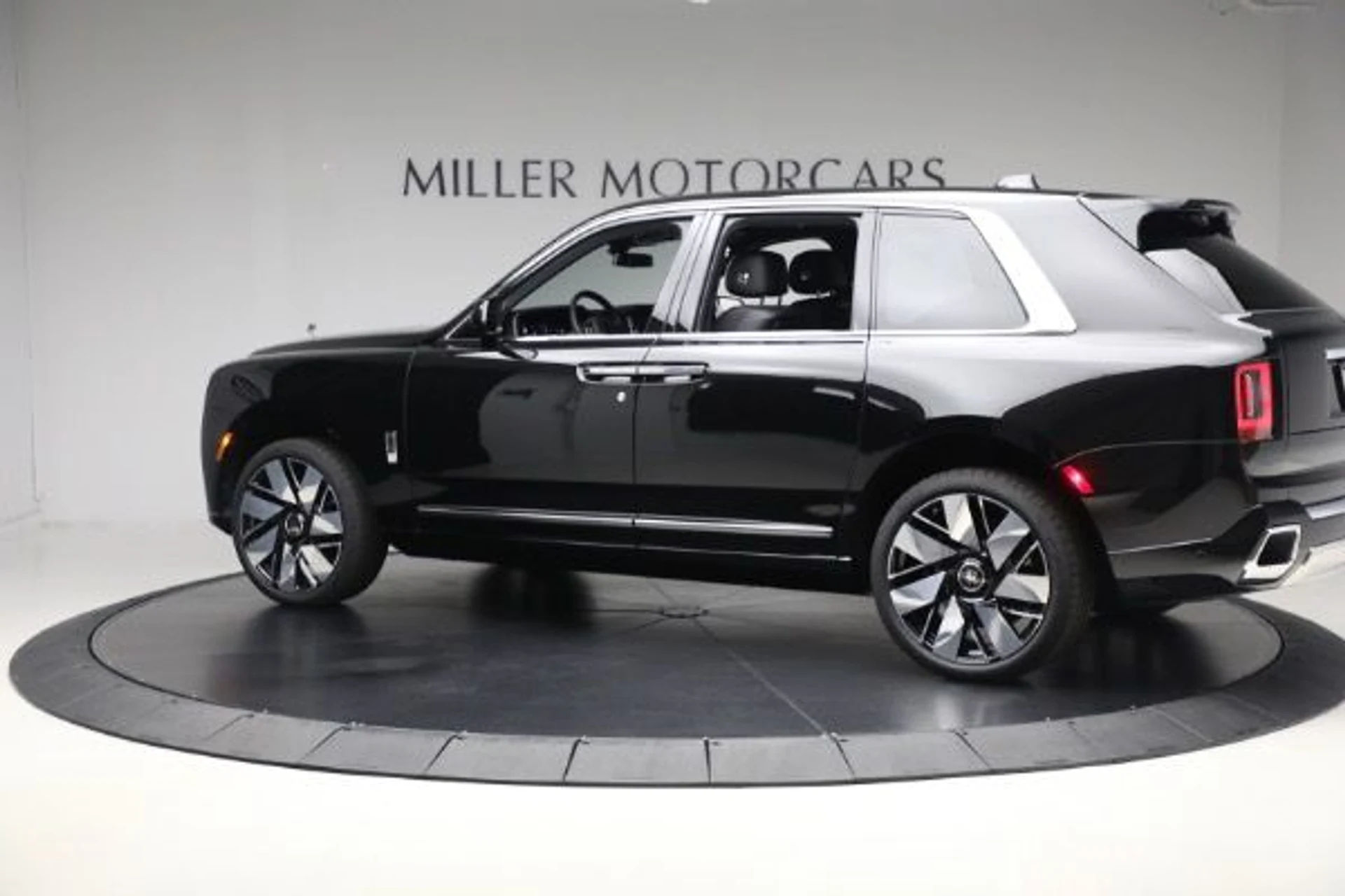 mph006_2061861308_New_2026_Rolls_Royce_Cullinan_5899afc286