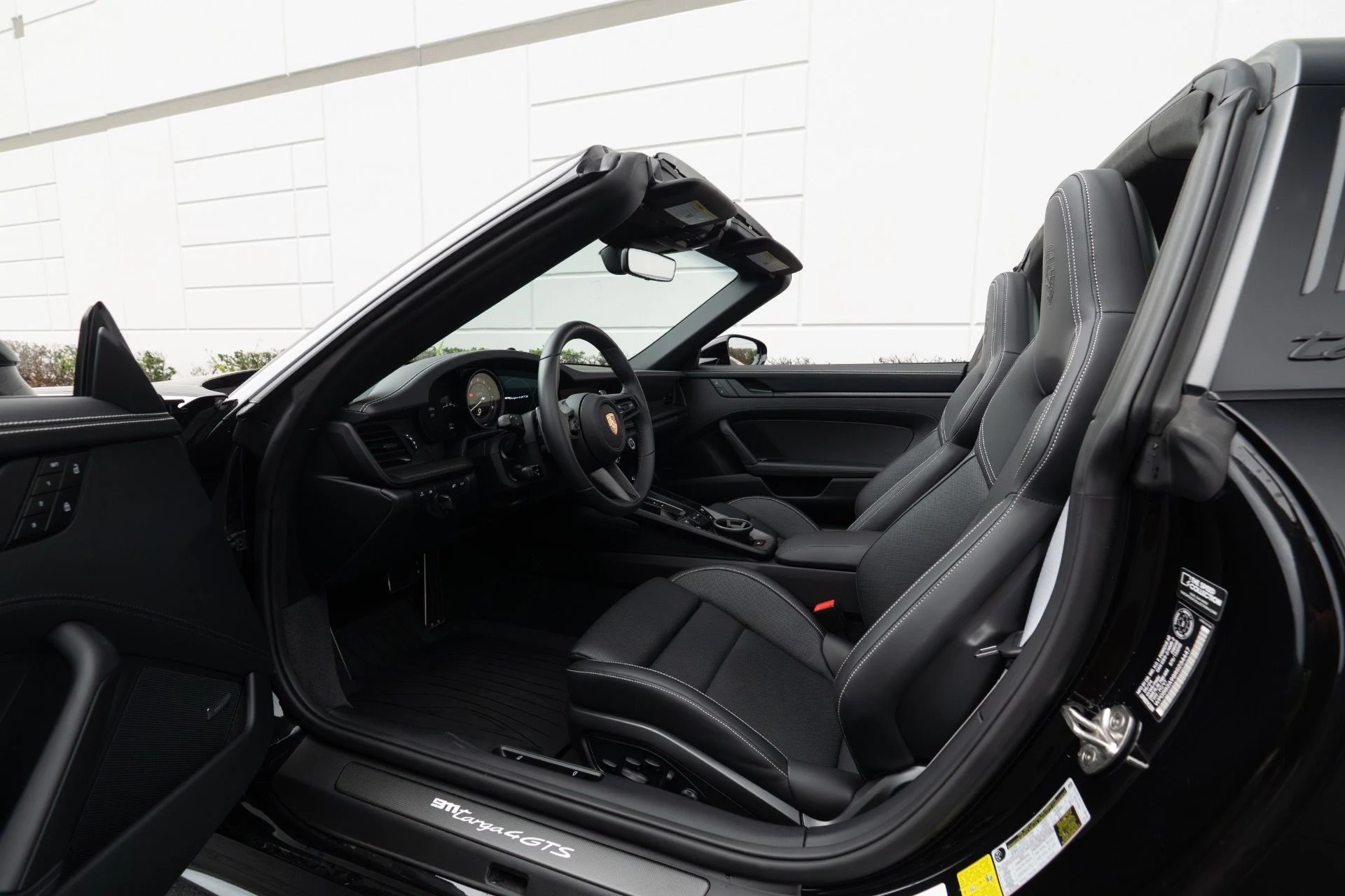 mph006_2073055011_Used_2024_Porsche_911_Targa_4_GTS_1758664261_1ec9991609