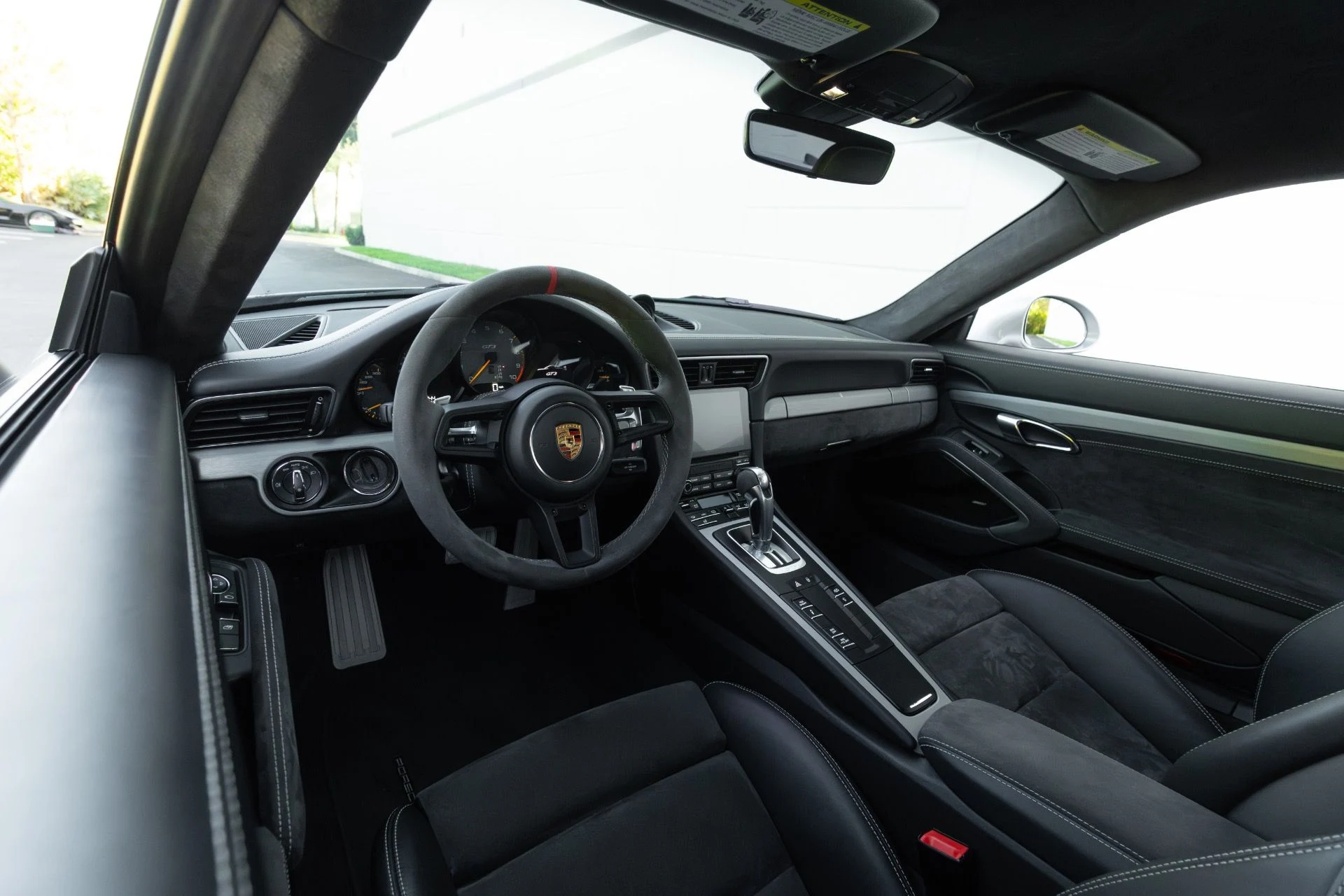 mph006_2073168133_Used_2018_Porsche_911_GT_3_1761946041_e741d02b1b