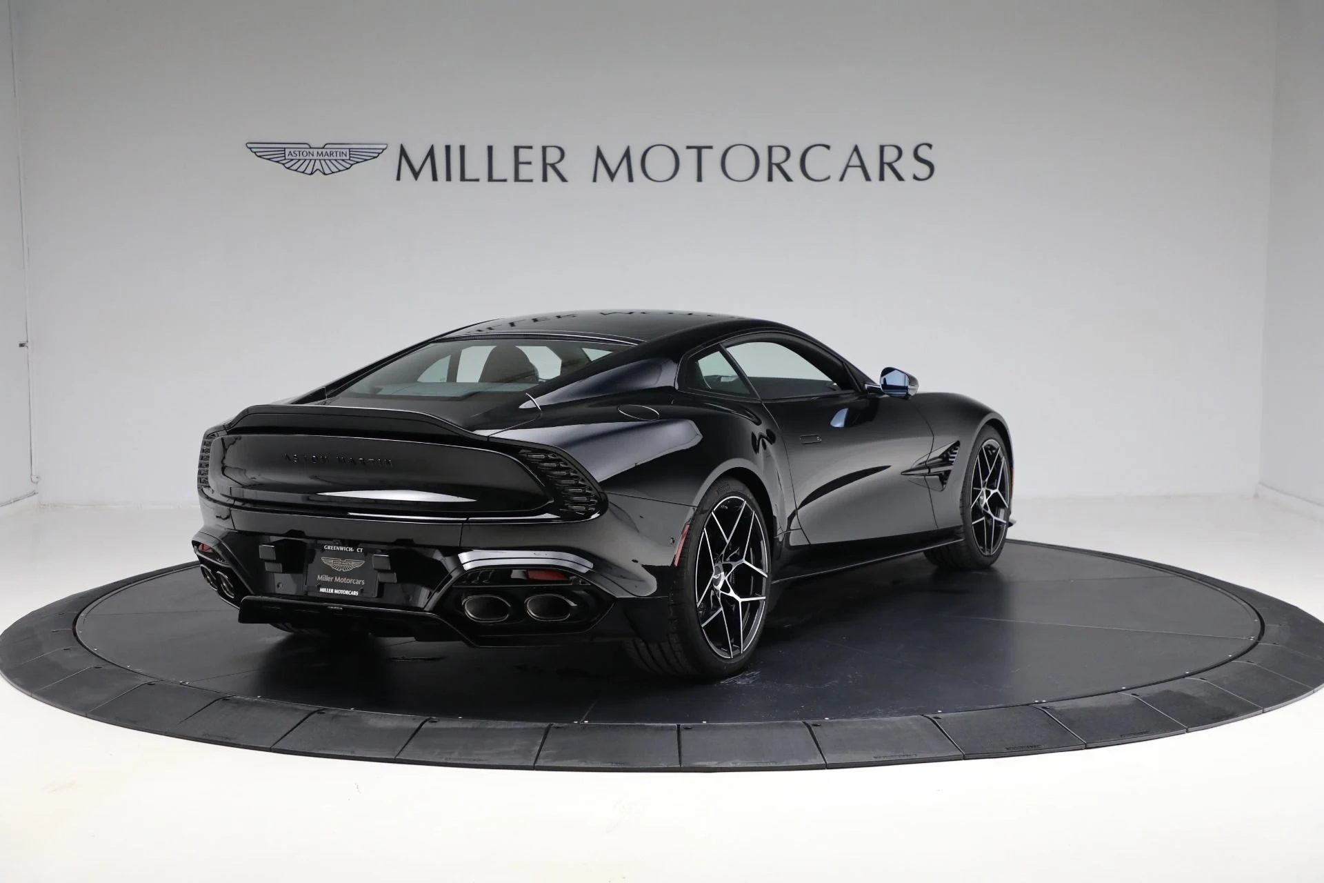 mph006_2074600126_New_2025_Aston_Martin_Vanquish_9ed1242c92