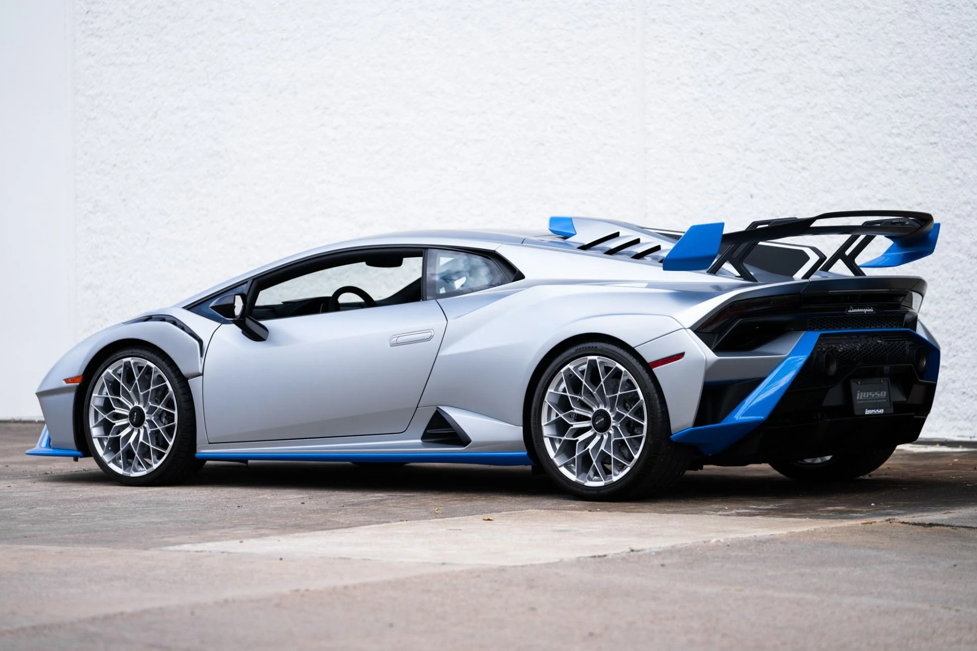 mph006_2075492271_Used_2023_Lamborghini_Huracan_STO_1760737861_6160e7f6dd