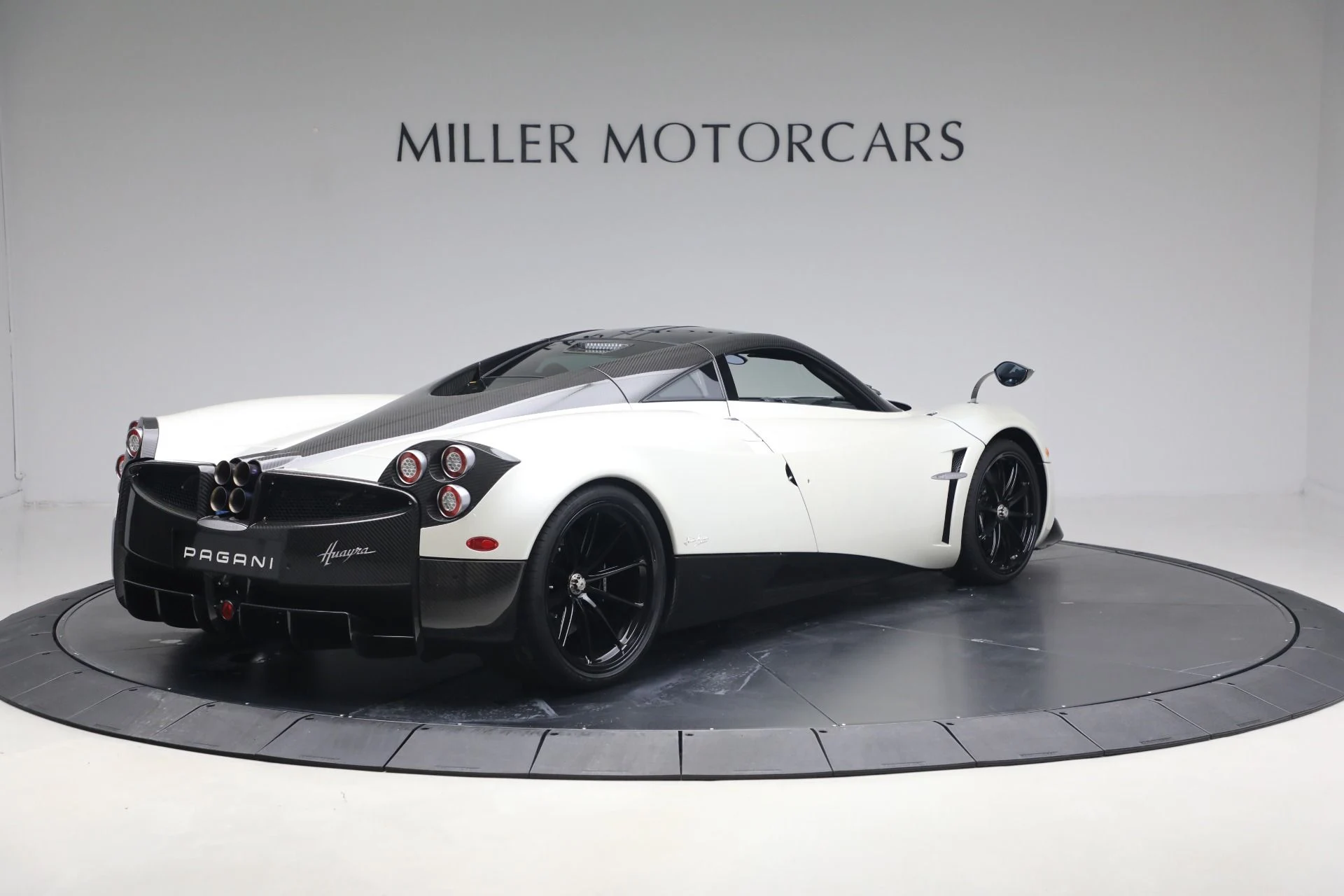 mph006_2082331699_Used_2014_Pagani_Huayra_Tempesta_1765914855_4b1fd9b993