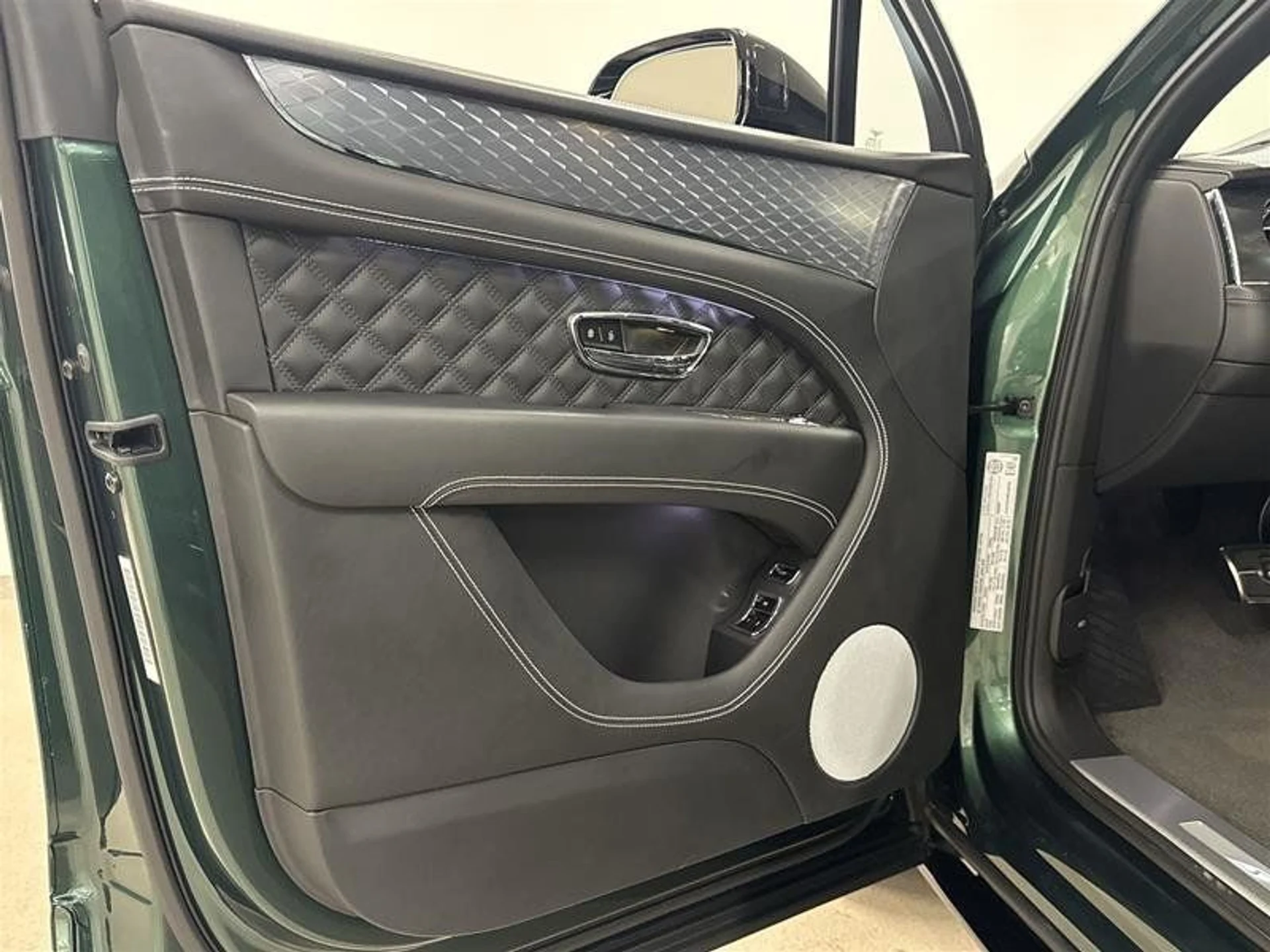 mph006_2086819229_37450849_07691_cwcd20g3_49053bd7e4