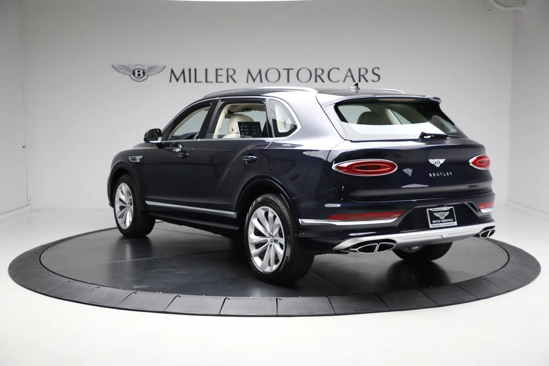 mph006_2086958626_Used_2024_Bentley_Bentayga_EWB_V8_1711043265_5a69fcdc93