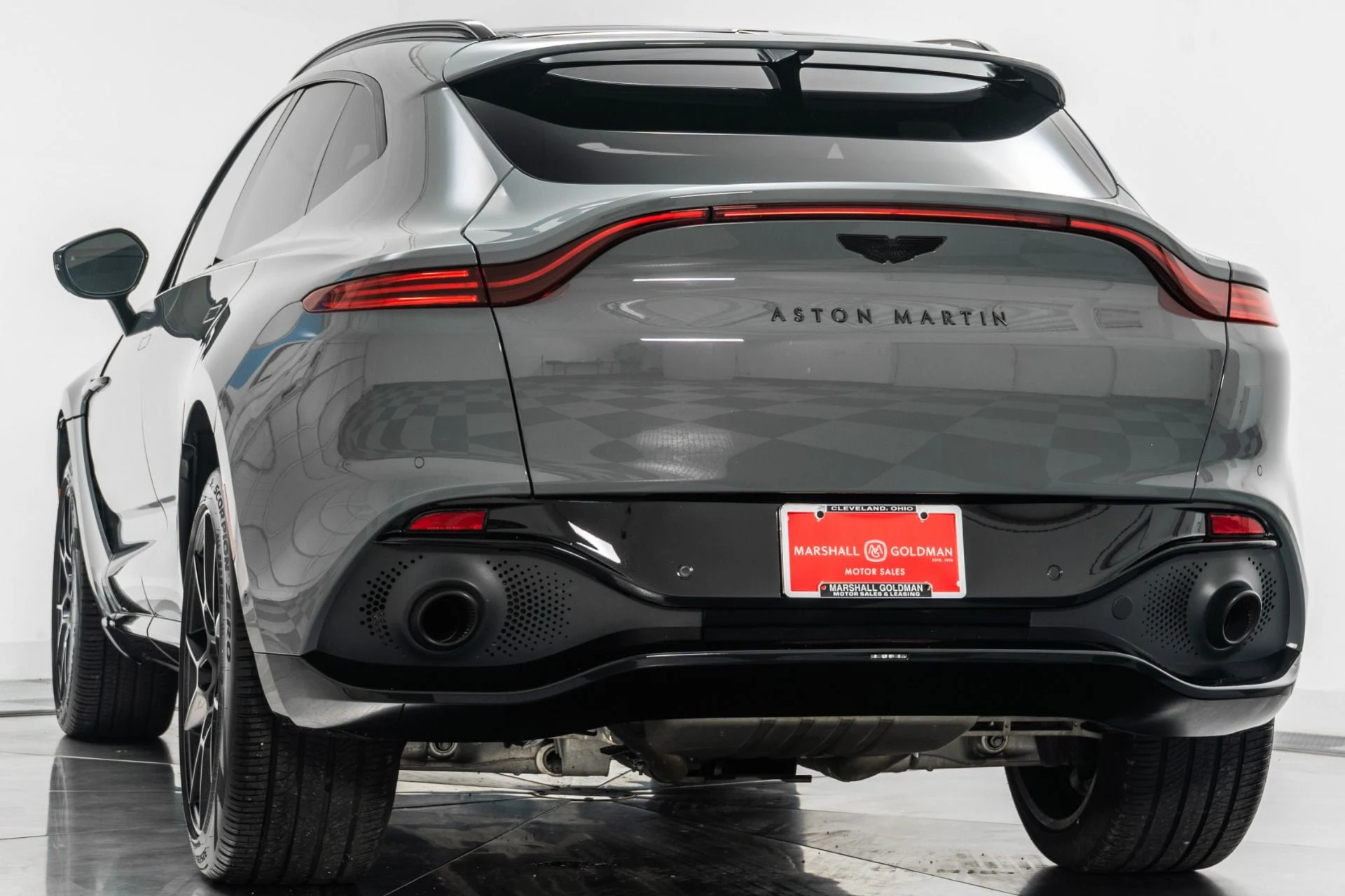 mph006_2089934050_Used_2022_Aston_Martin_DBX_1755547970_e6b5ce5bf0
