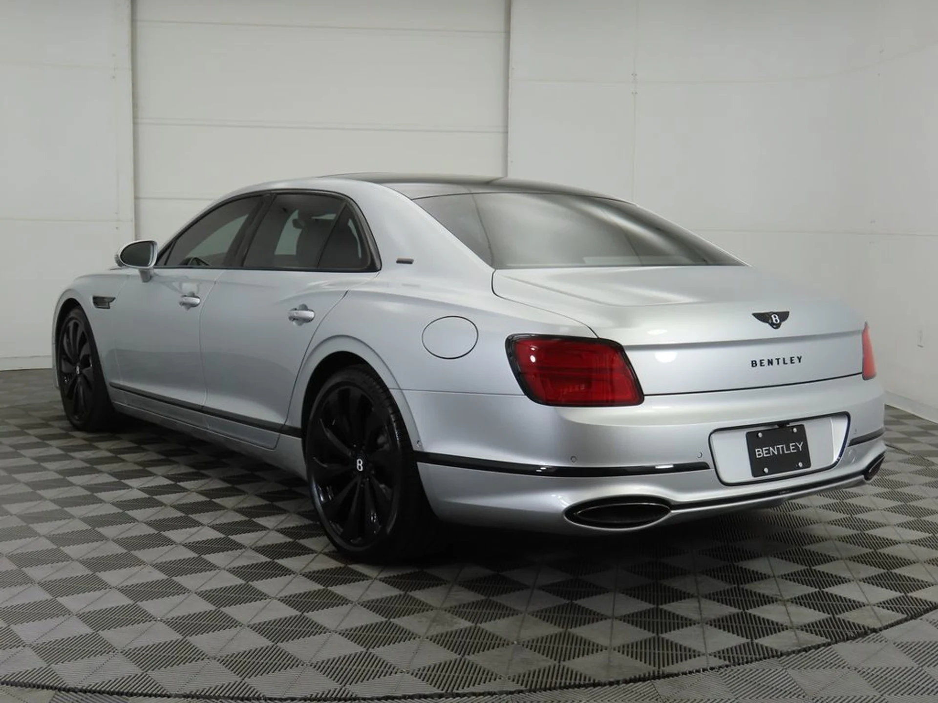 mph006_2095912904_new_2025_bentley_flying_spur_blackeditionsedan_8119_22910536_7_1024_5ff0eee236