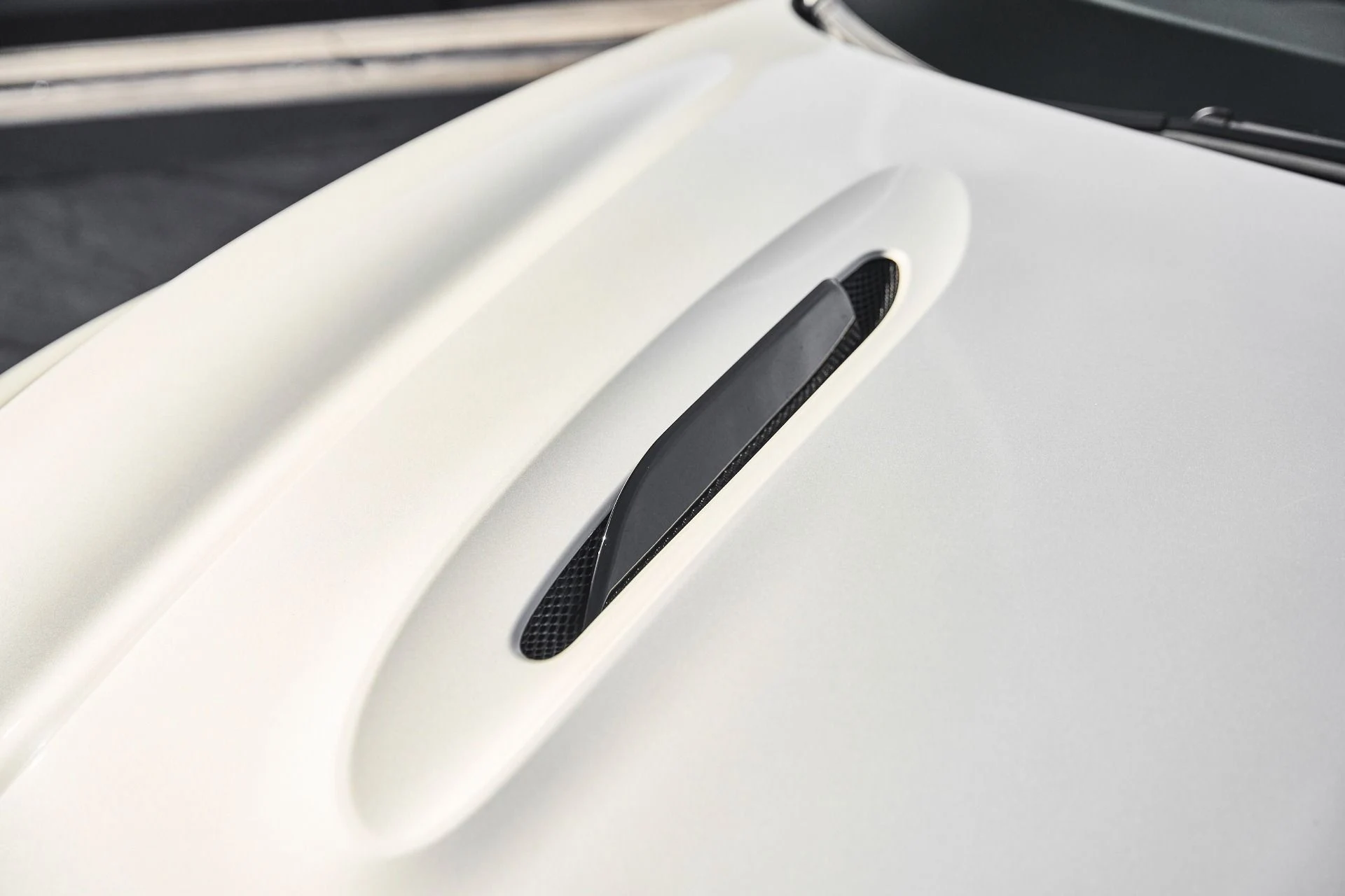 mph006_2106439041_Used_2023_Aston_Martin_DBX_707_1774652341_741b658175