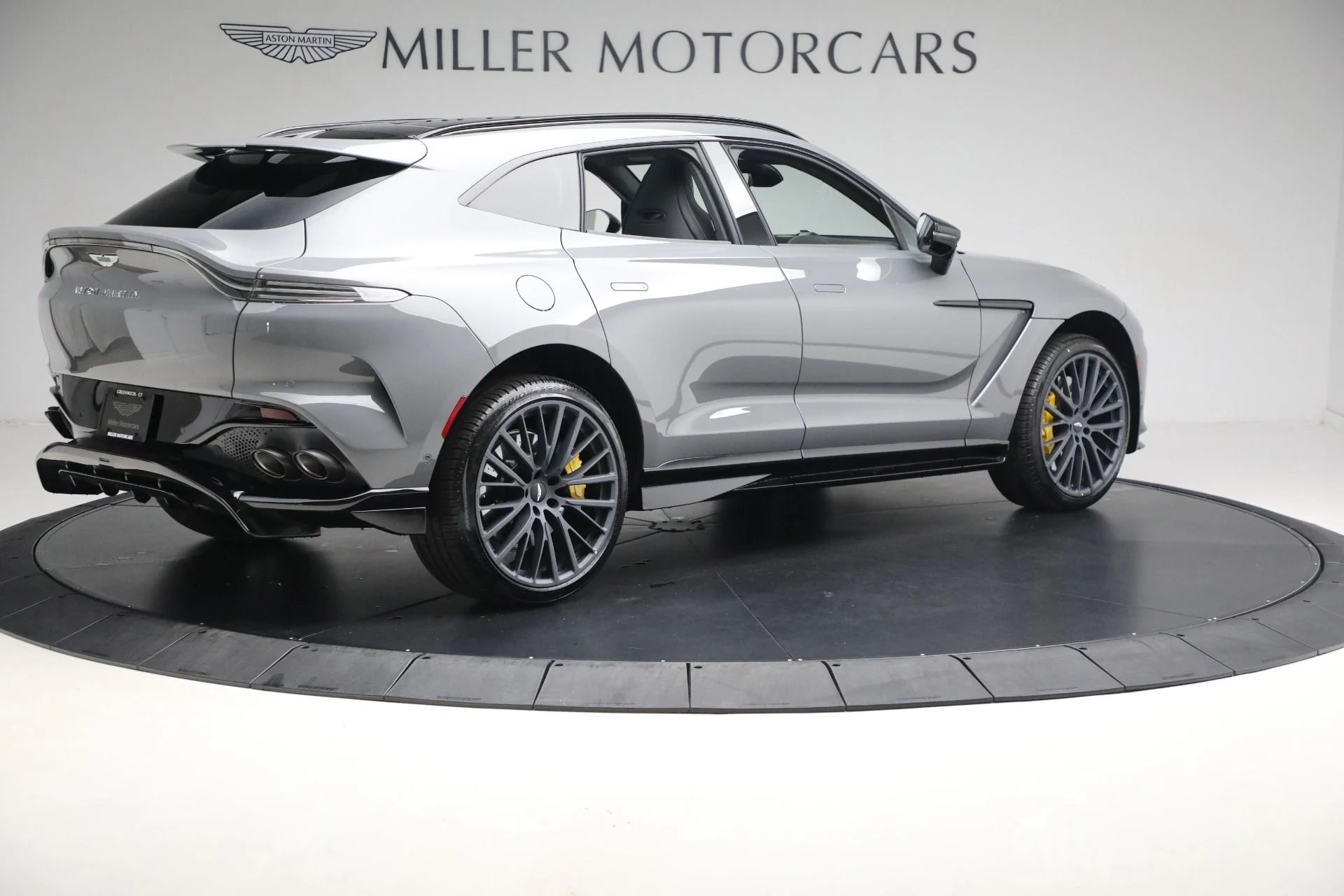 mph006_2111857165_Used_2025_Aston_Martin_DBX_707_707_f1482b91b1