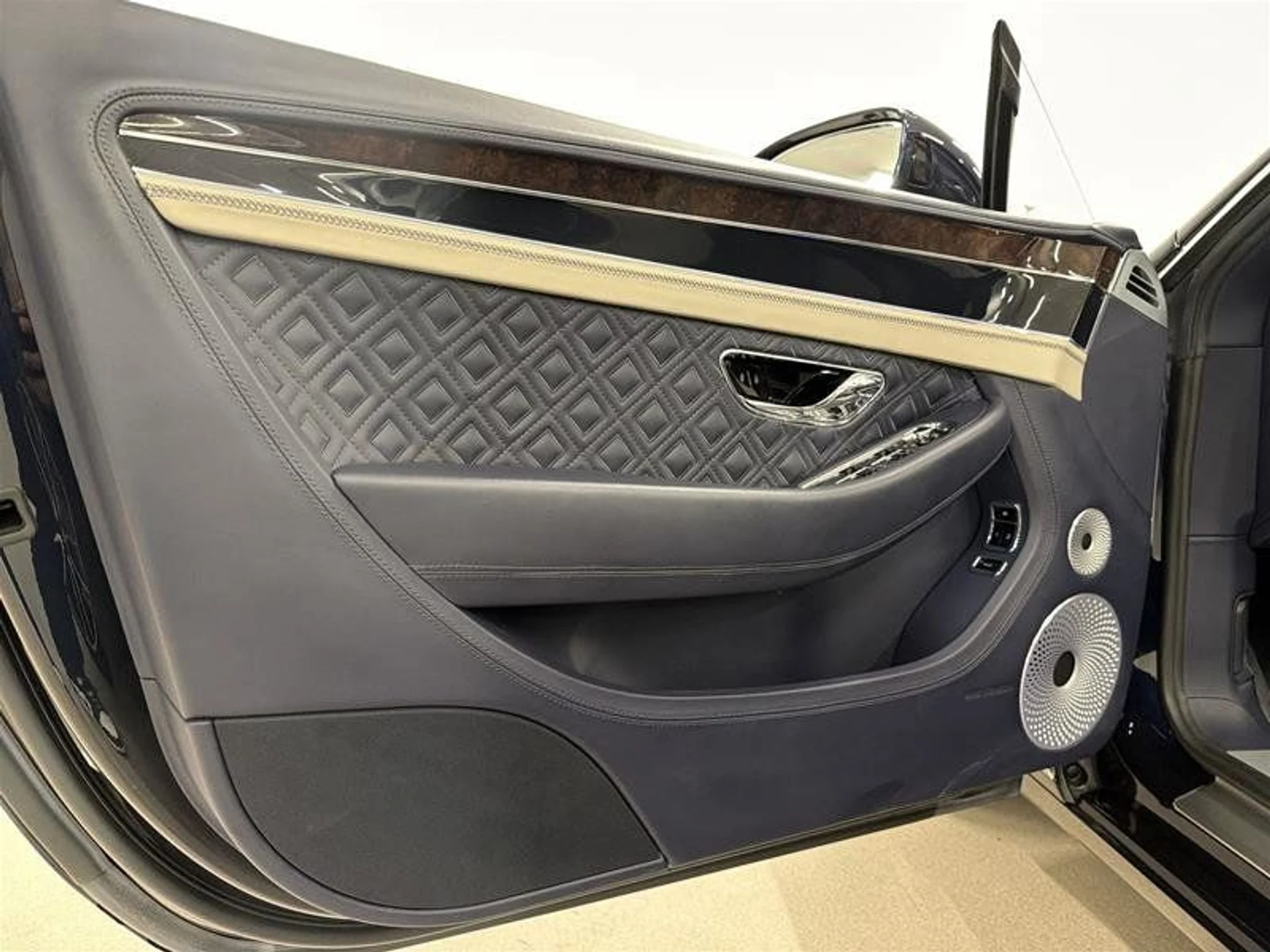 mph006_2126032019_38301081_09005_vle1oanp_a83511f5bb