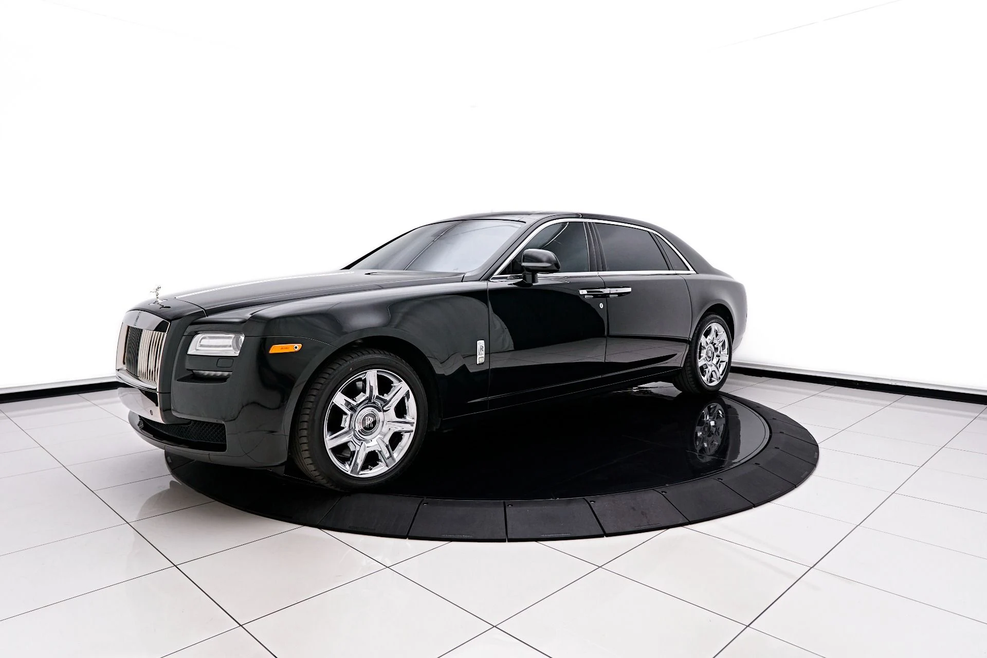 mph006_2127464346_Used_2012_Rolls_Royce_Ghost_Base_1690494640_20c31bda78