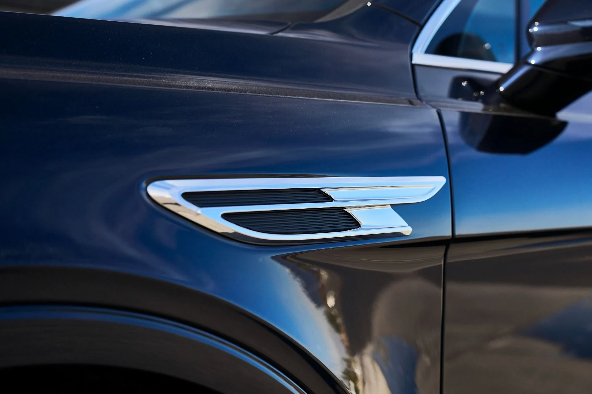 mph006_2129808863_Used_2021_Bentley_Bentayga_V8_1764208957_e6d04c2fad