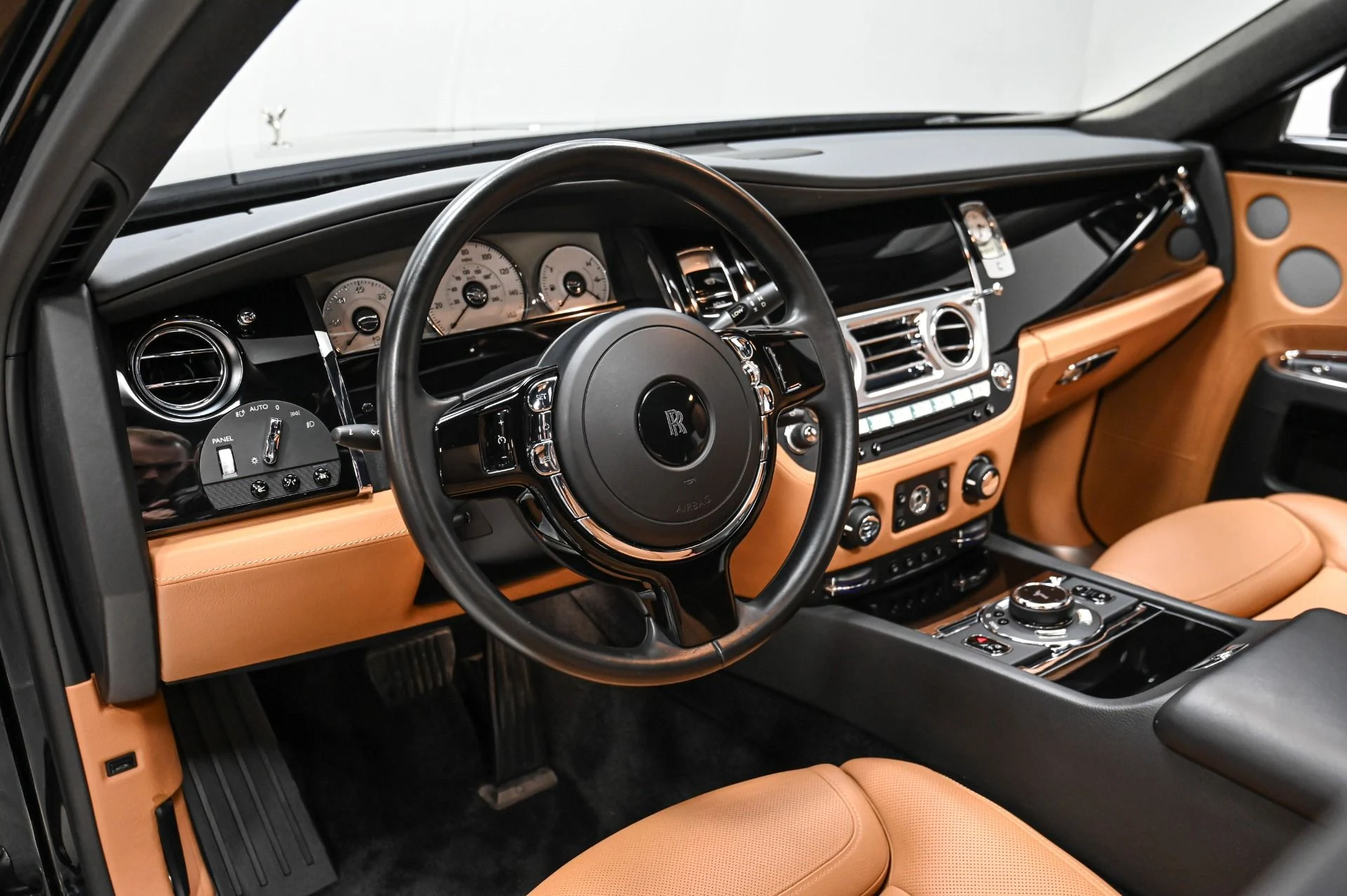 mph006_2133228673_Used_2015_Rolls_Royce_Ghost_Base_1723921602_4a679e5c66