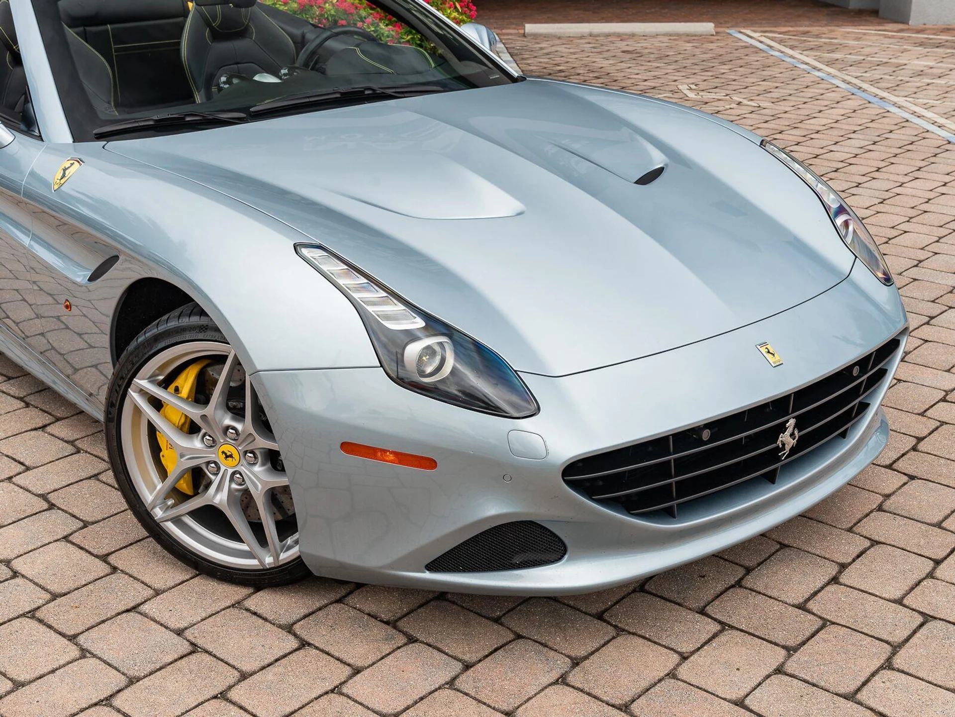 mph006_2139466815_Used_2016_Ferrari_California_T_1785949653_70a647e136