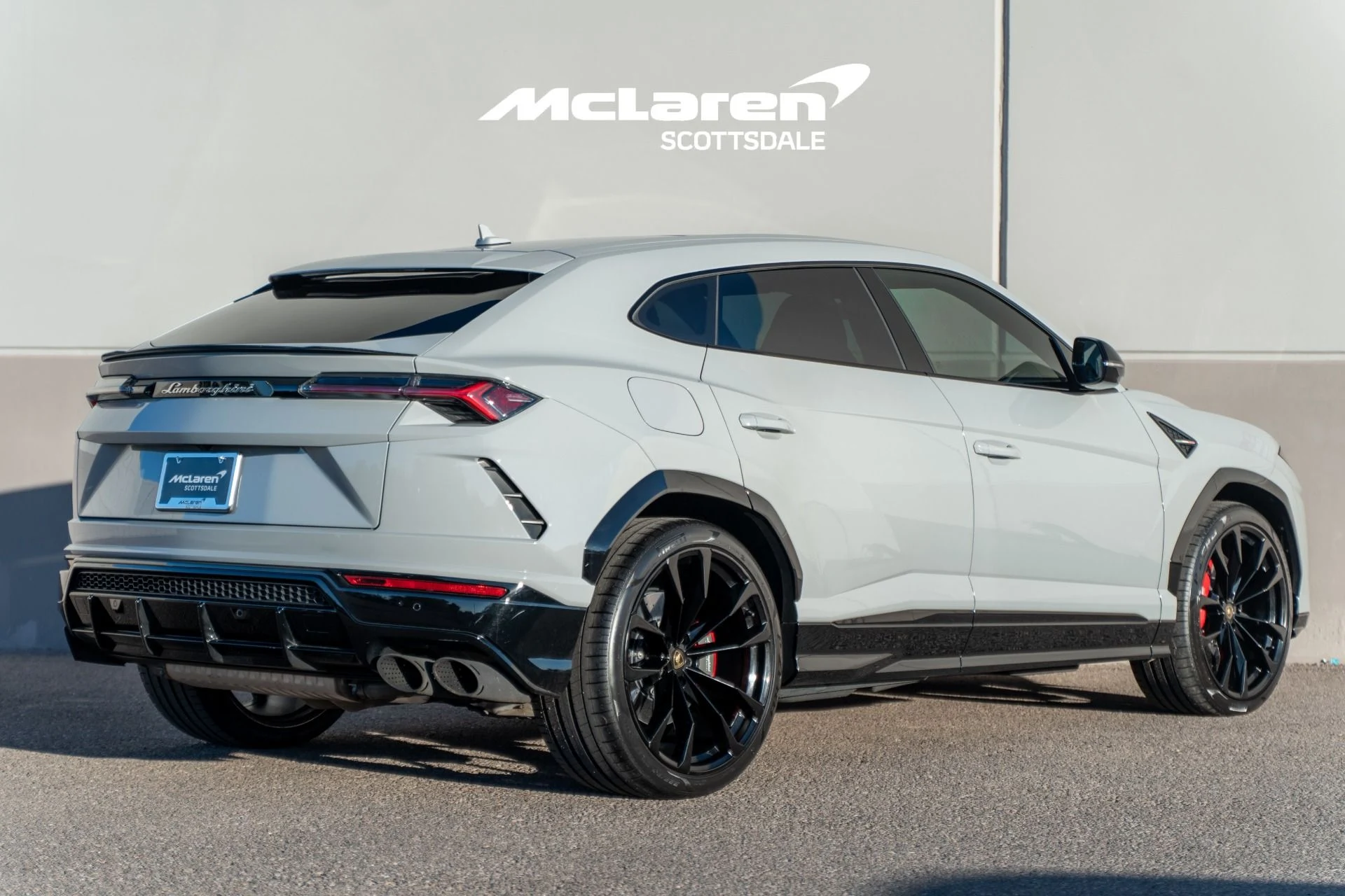 mph006_2145631867_Used_2021_LAMBORGHINI_URUS_1765671220_dbc7c6f519